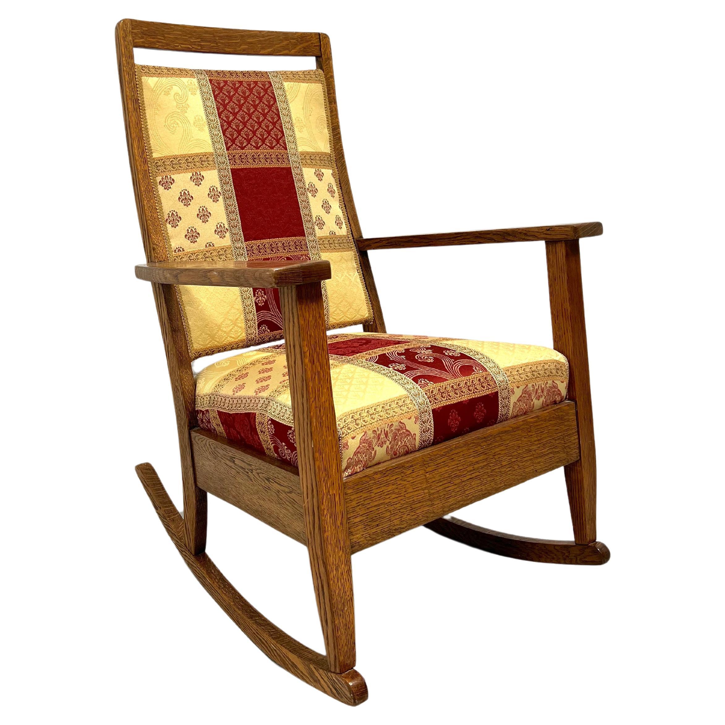 Early 20th Century Arts & Crafts Period Quartersawn Tiger Oak Rocking Chair For Sale