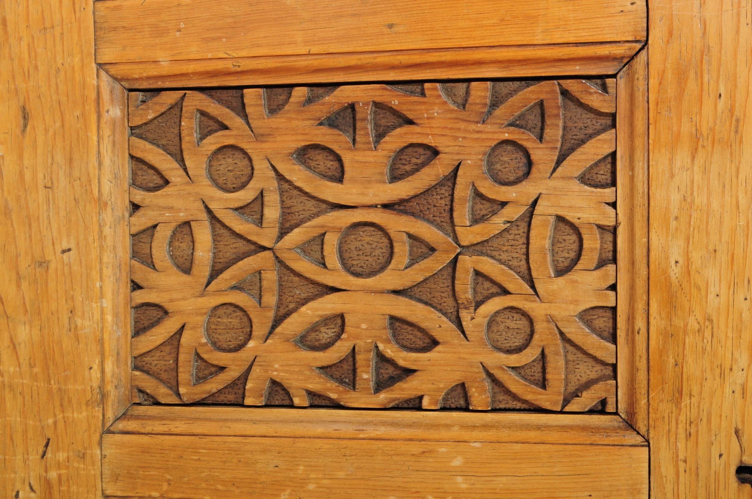 Arcón para mantas de pino tallado con paneles insertados de principios del siglo XX Arts & Crafts en Bueno estado para la venta en Nottingham, GB