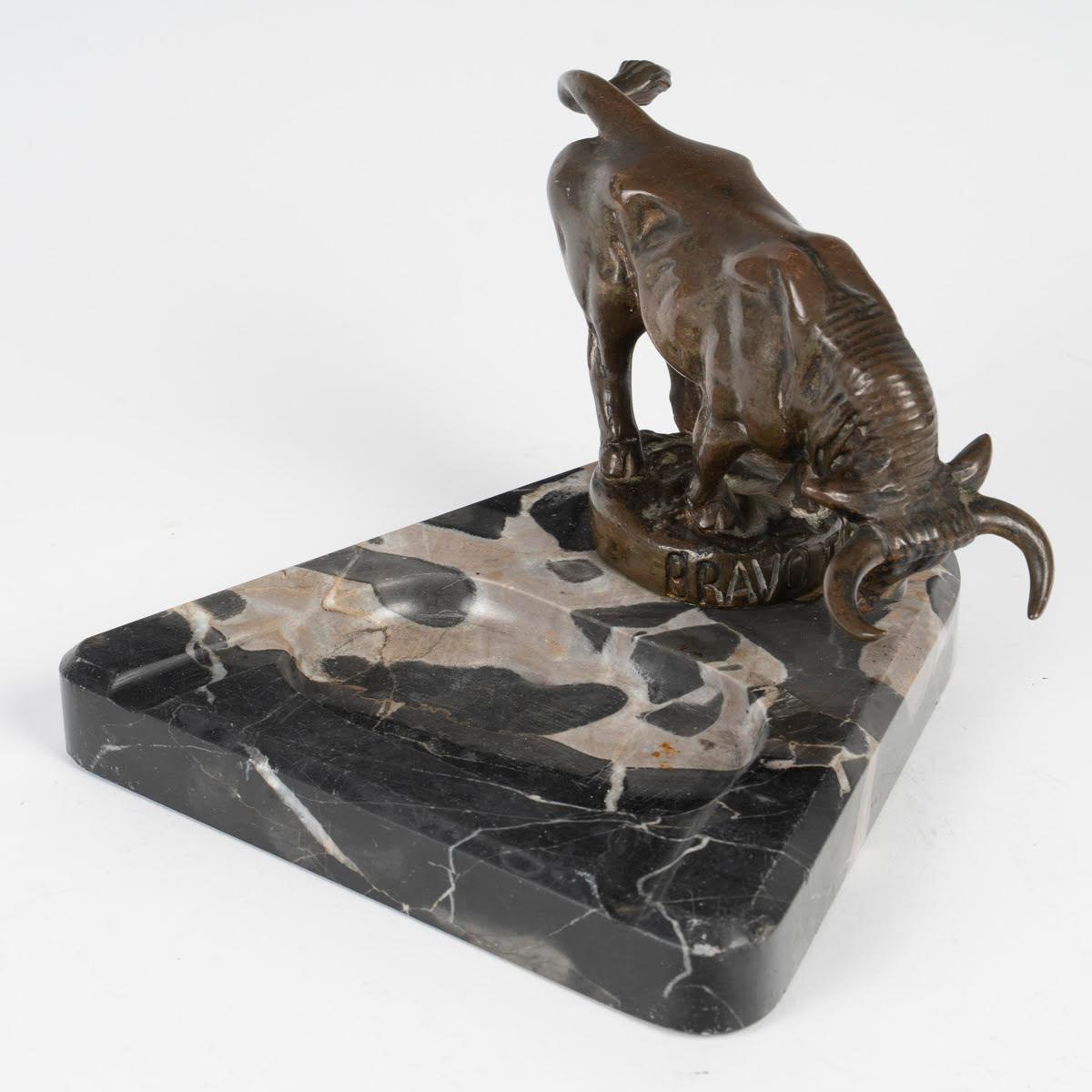 Early 20th Century Ashtray in Patinated Bronze and Marble. For Sale 1