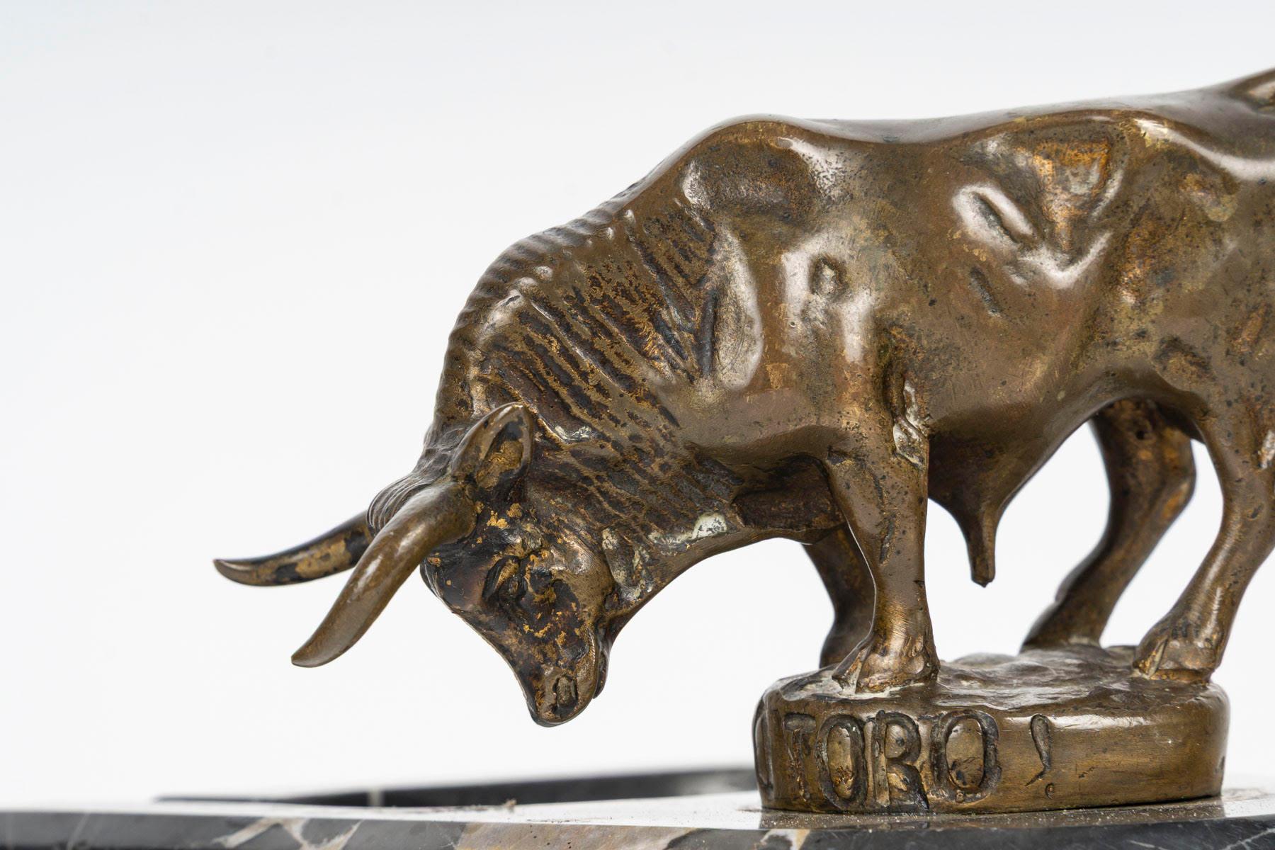 Early 20th Century Ashtray in Patinated Bronze and Marble. For Sale 2