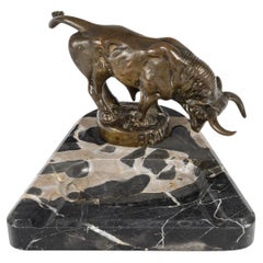 Posacenere dei primi del Novecento in bronzo patinato e marmo.