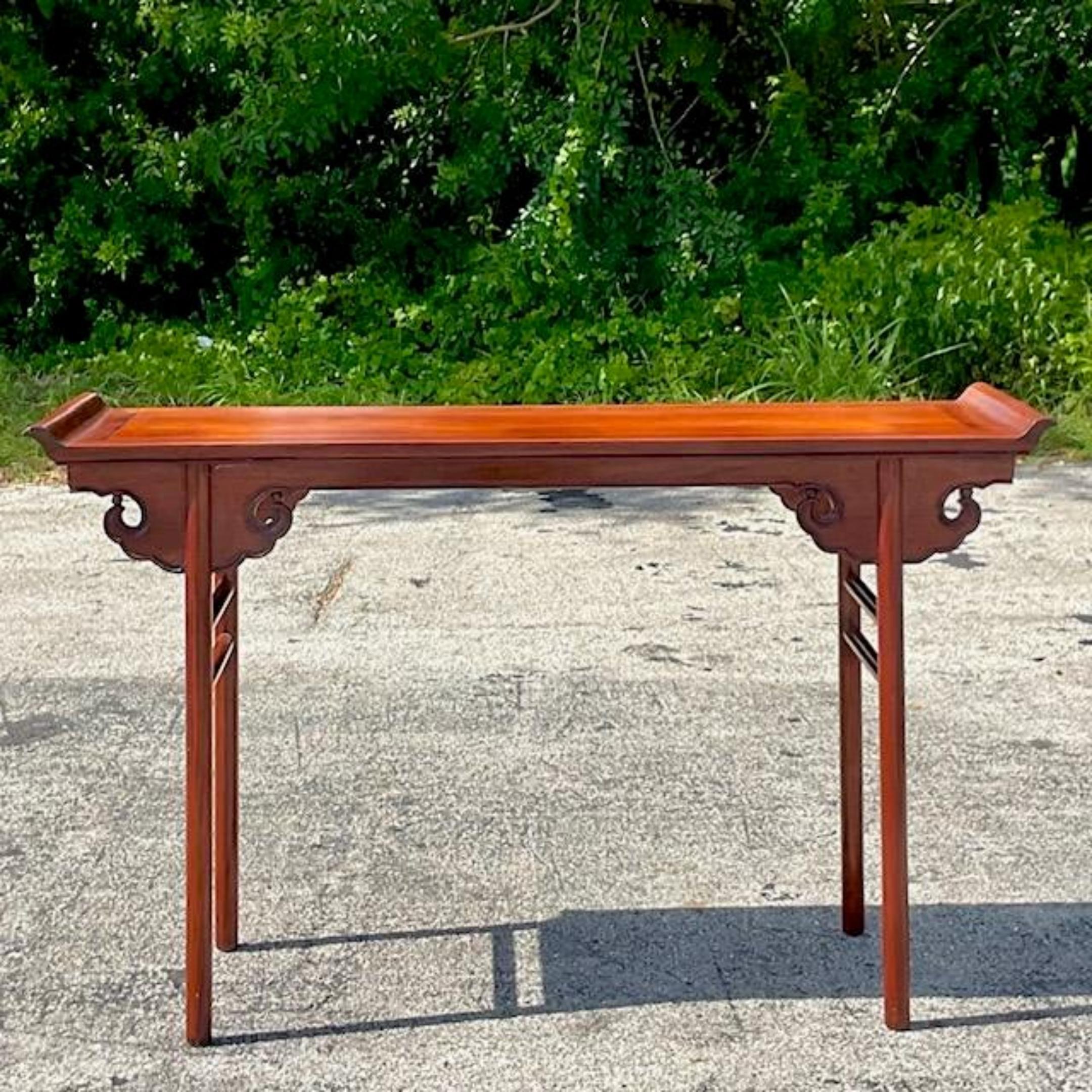 Early 20th Century Asian Pagoda Wing Carved Console Table In Good Condition For Sale In west palm beach, FL