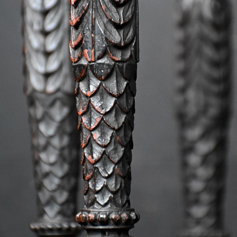 Début du 20e siècle - étonnante table d'appoint birmane sculptée à la main Bon état - En vente à London, GB
