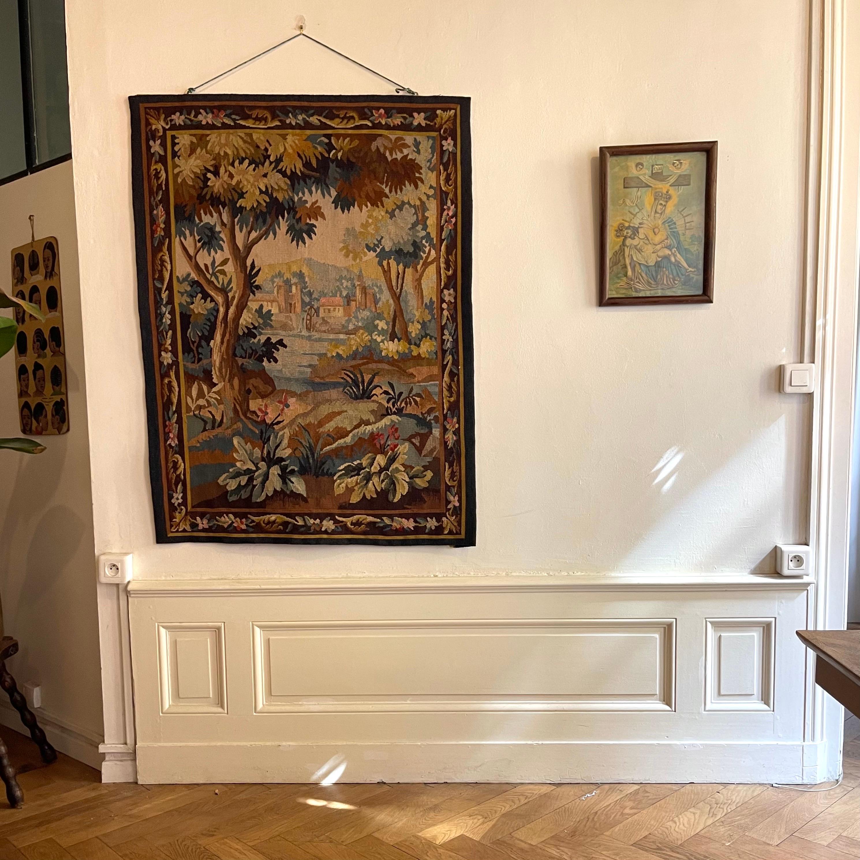 Aubusson-Teppich aus dem frühen 20. Jahrhundert. Ungefähr 100 Jahre alt. Handgefertigt auf dem Webstuhl aus Wolle und Seide. Sehr guter Zustand. Kein Ausbleichen und keine Löcher

Herkunft: Lyon Frankreich

H 127cm, B 96cm