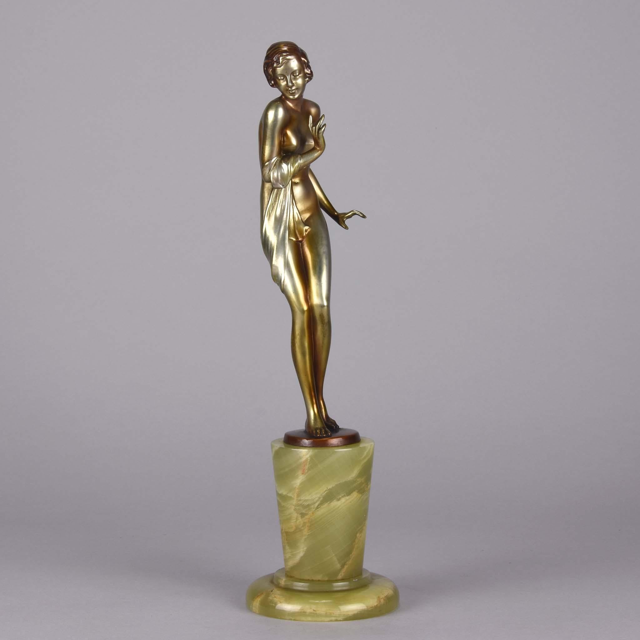 Österreichische Kaltbemalte Bronze des frühen 20. Jahrhunderts „Modesty“ von Josef Lorenzl (Art déco) im Angebot