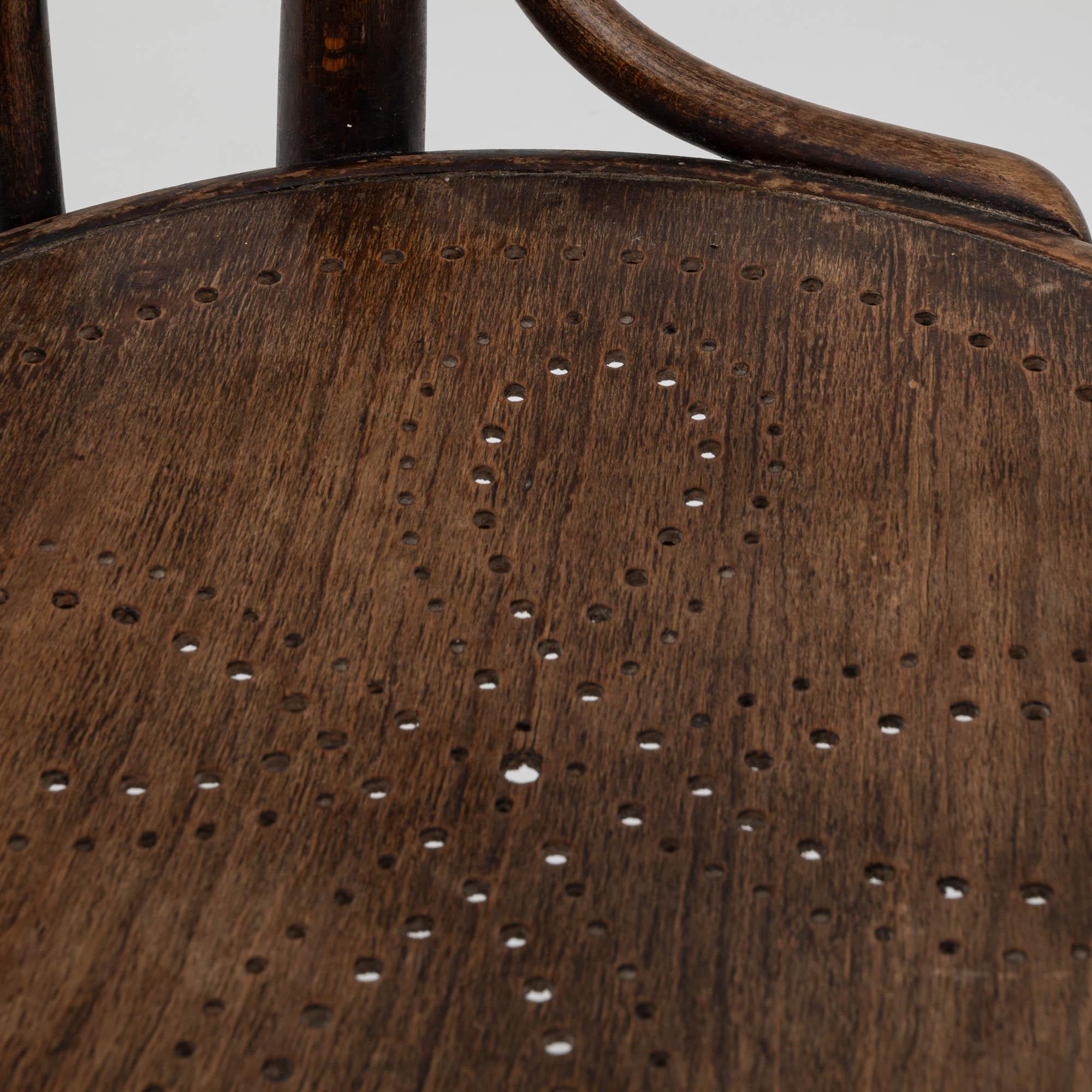 Chaise courbée en bois autrichienne du début du 20e siècle par Thonet en vente 5