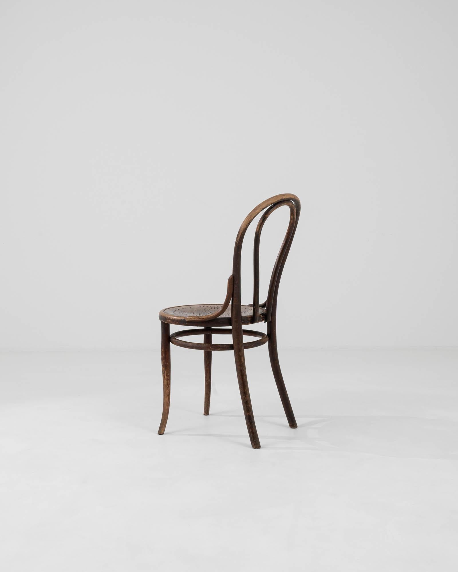 Early 20th Century Austrian Wooden Curved Chair By Thonet For Sale 2