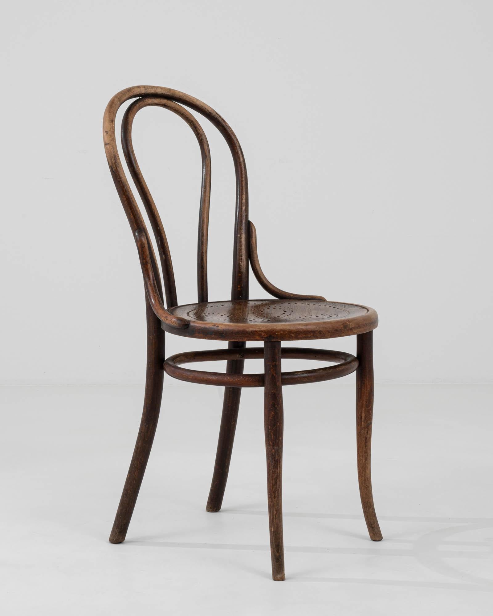 Early 20th Century Austrian Wooden Curved Chair By Thonet For Sale 5