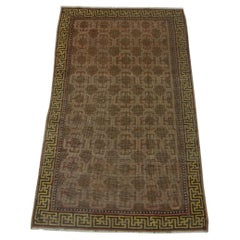 Authentischer Khotan-Samarkand-Teppich des frühen 20. Jahrhunderts - 3′2″ × 5′11″.