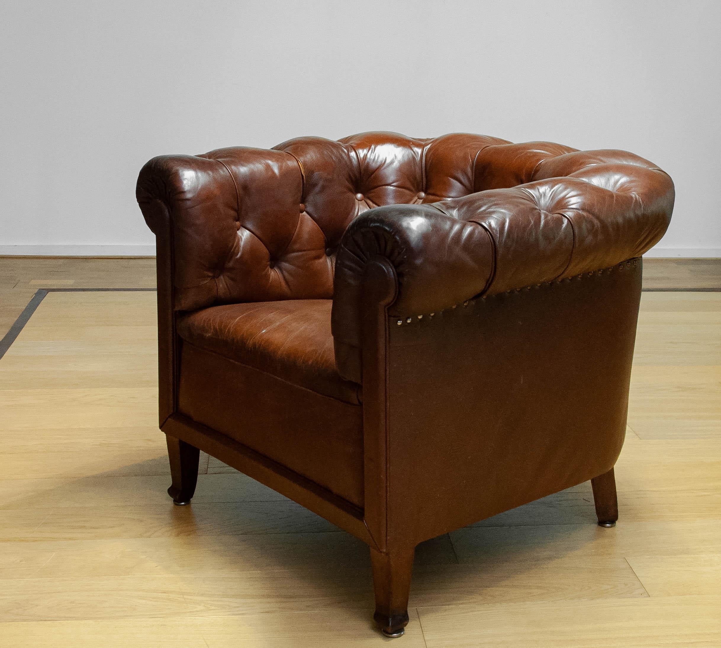 Début du 20ème siècle Authentique Chesterfield suédois en cuir patiné Tan Brown en vente 4