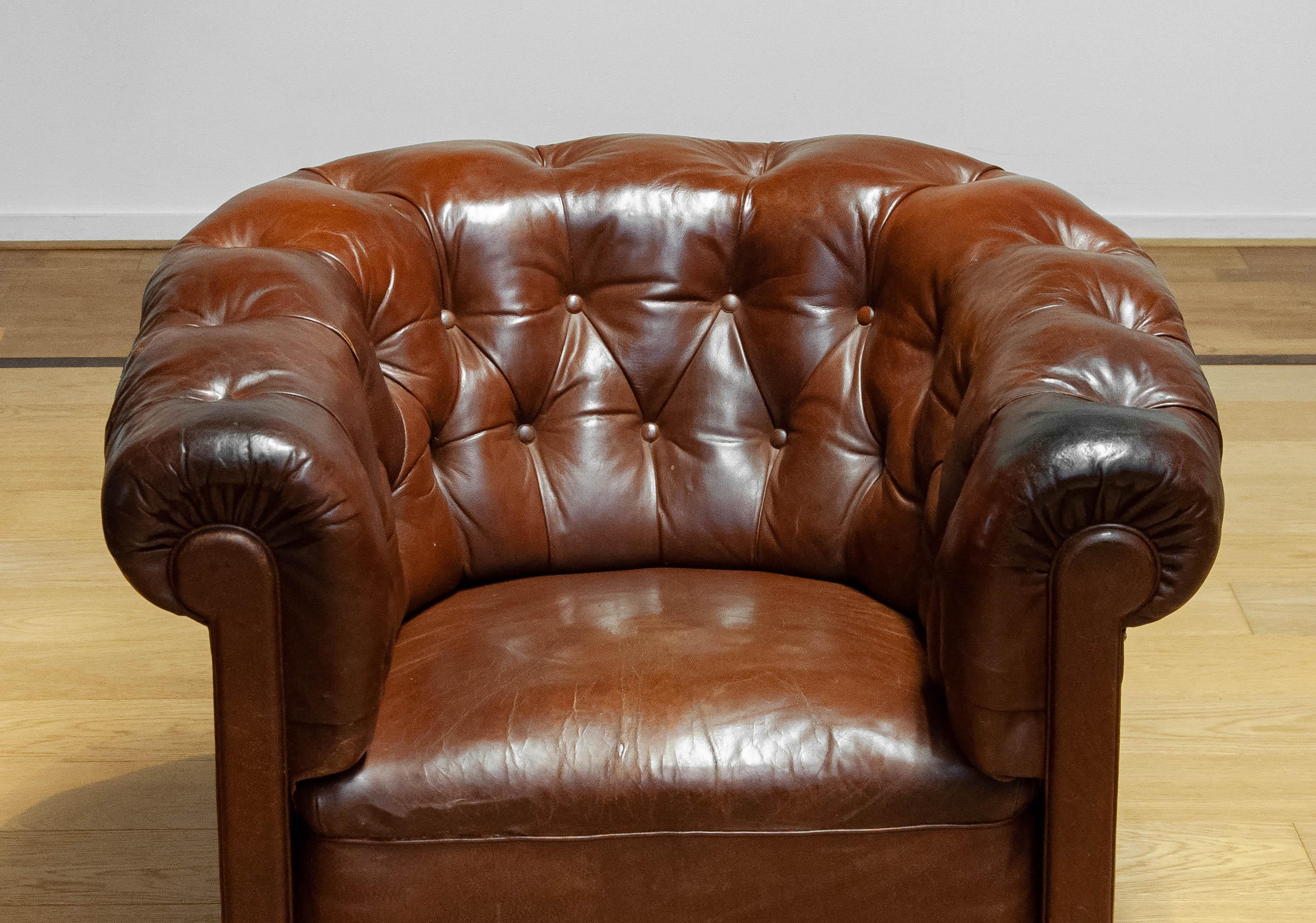 Suédois Début du 20ème siècle Authentique Chesterfield suédois en cuir patiné Tan Brown en vente