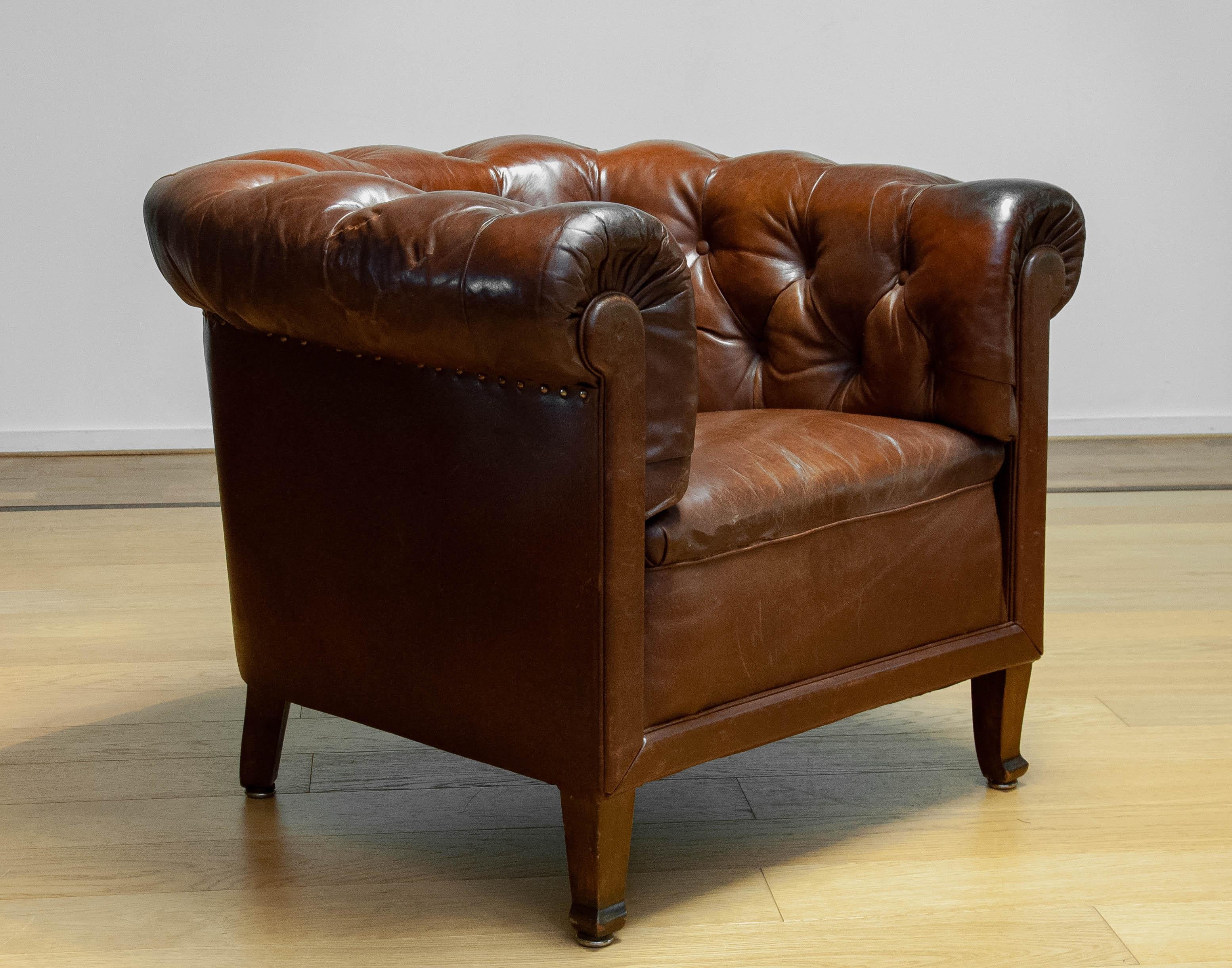 Début du 20ème siècle Authentique Chesterfield suédois en cuir patiné Tan Brown État moyen - En vente à Silvolde, Gelderland