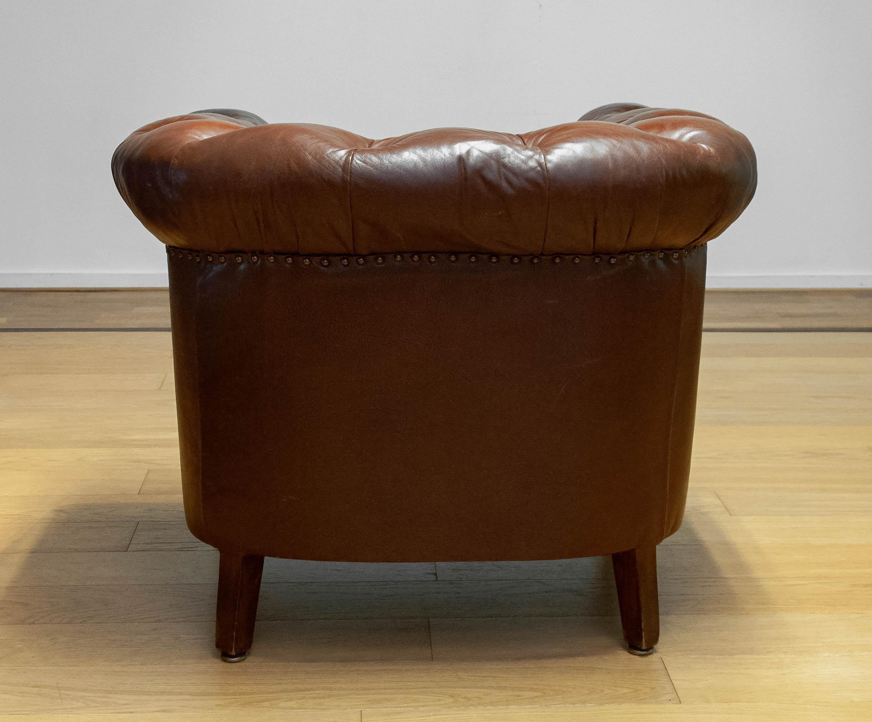 Début du 20ème siècle Authentique Chesterfield suédois en cuir patiné Tan Brown en vente 2