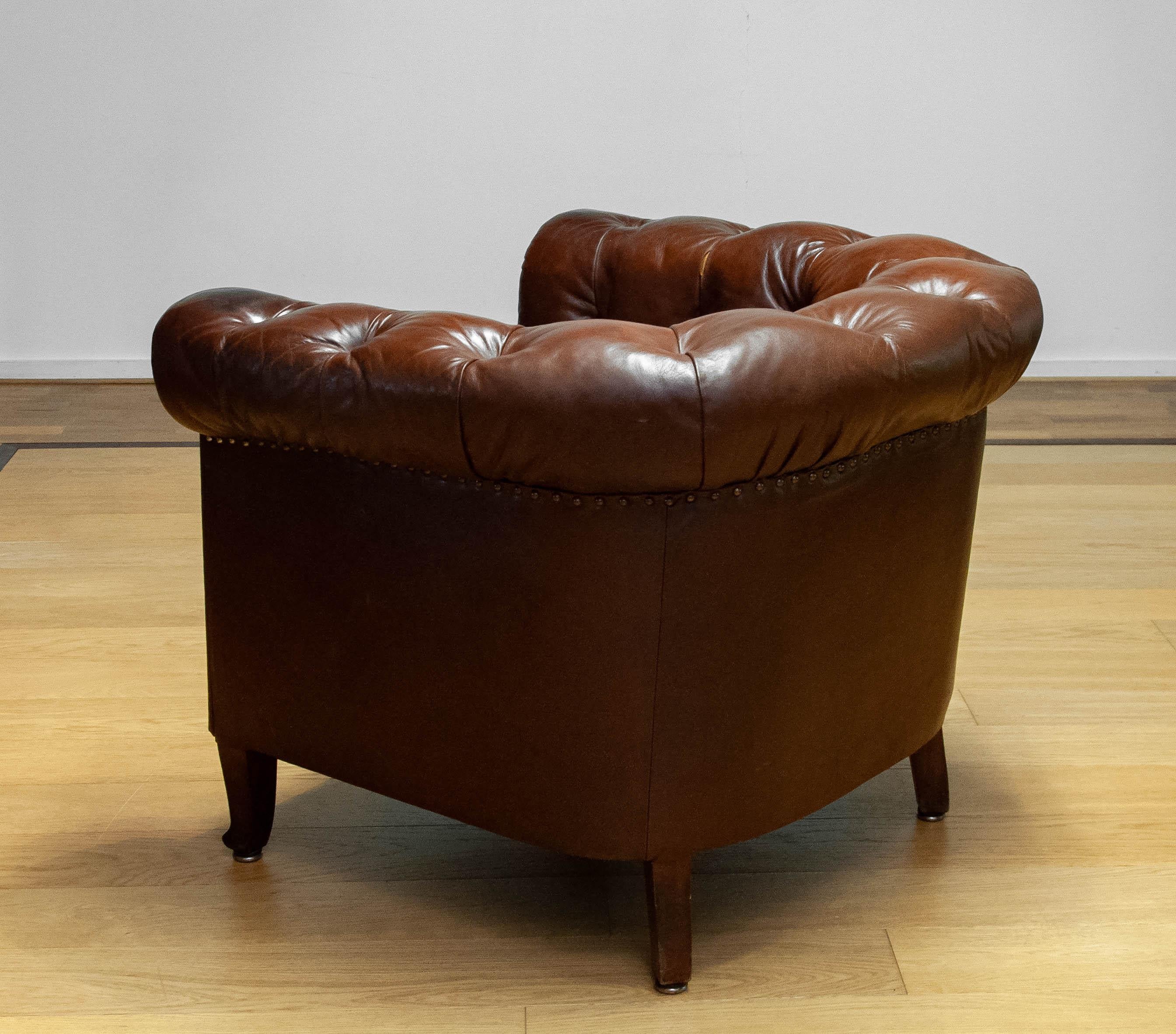 Début du 20ème siècle Authentique Chesterfield suédois en cuir patiné Tan Brown en vente 3