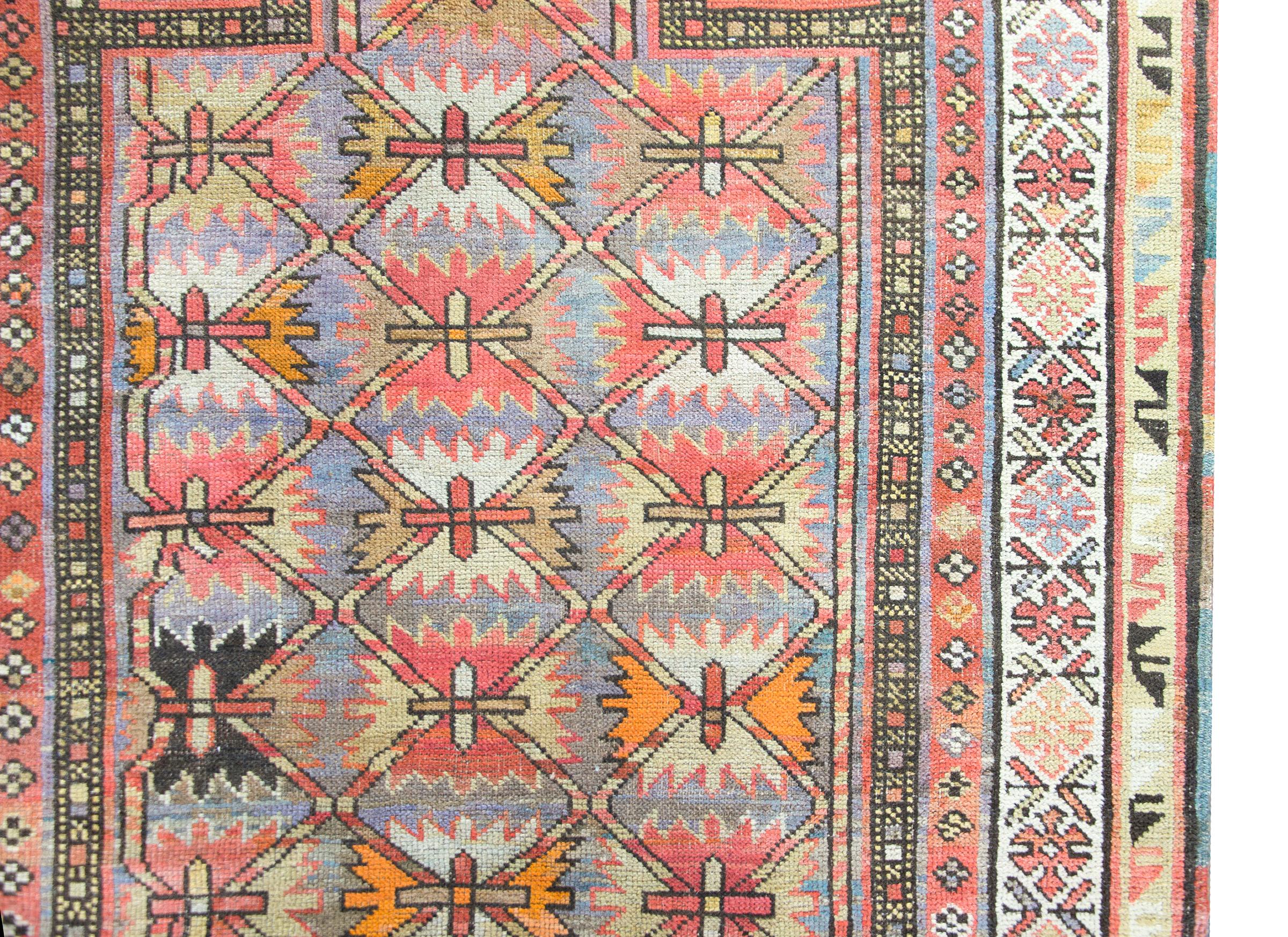 Aserbaidschanischer Kuba-Teppich aus dem frühen 20. im Zustand „Gut“ im Angebot in Chicago, IL