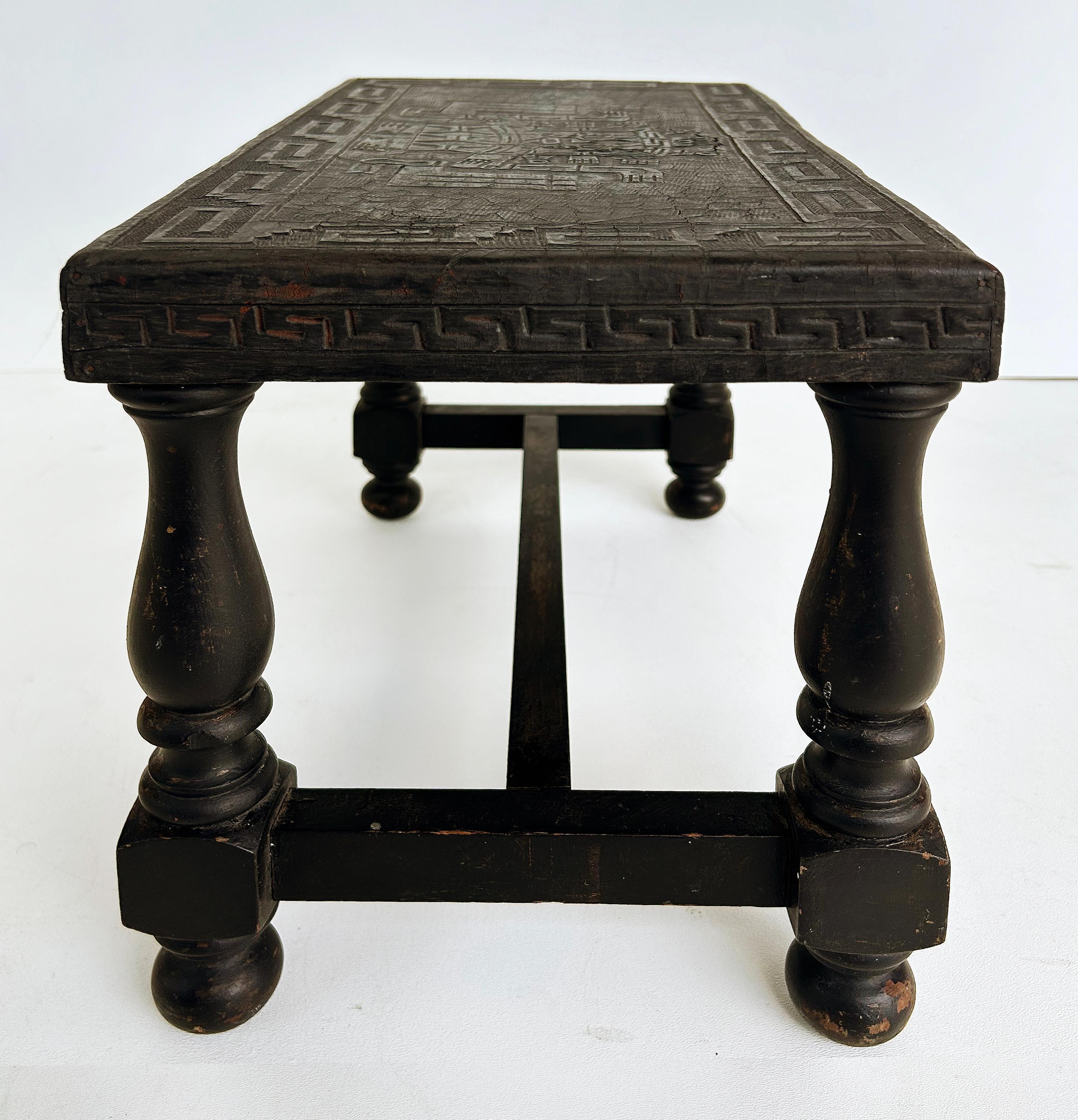 Péruvien Banc en bois et cuir tolélé aztèque du début du 20e siècle, design en forme de clé grecque en vente