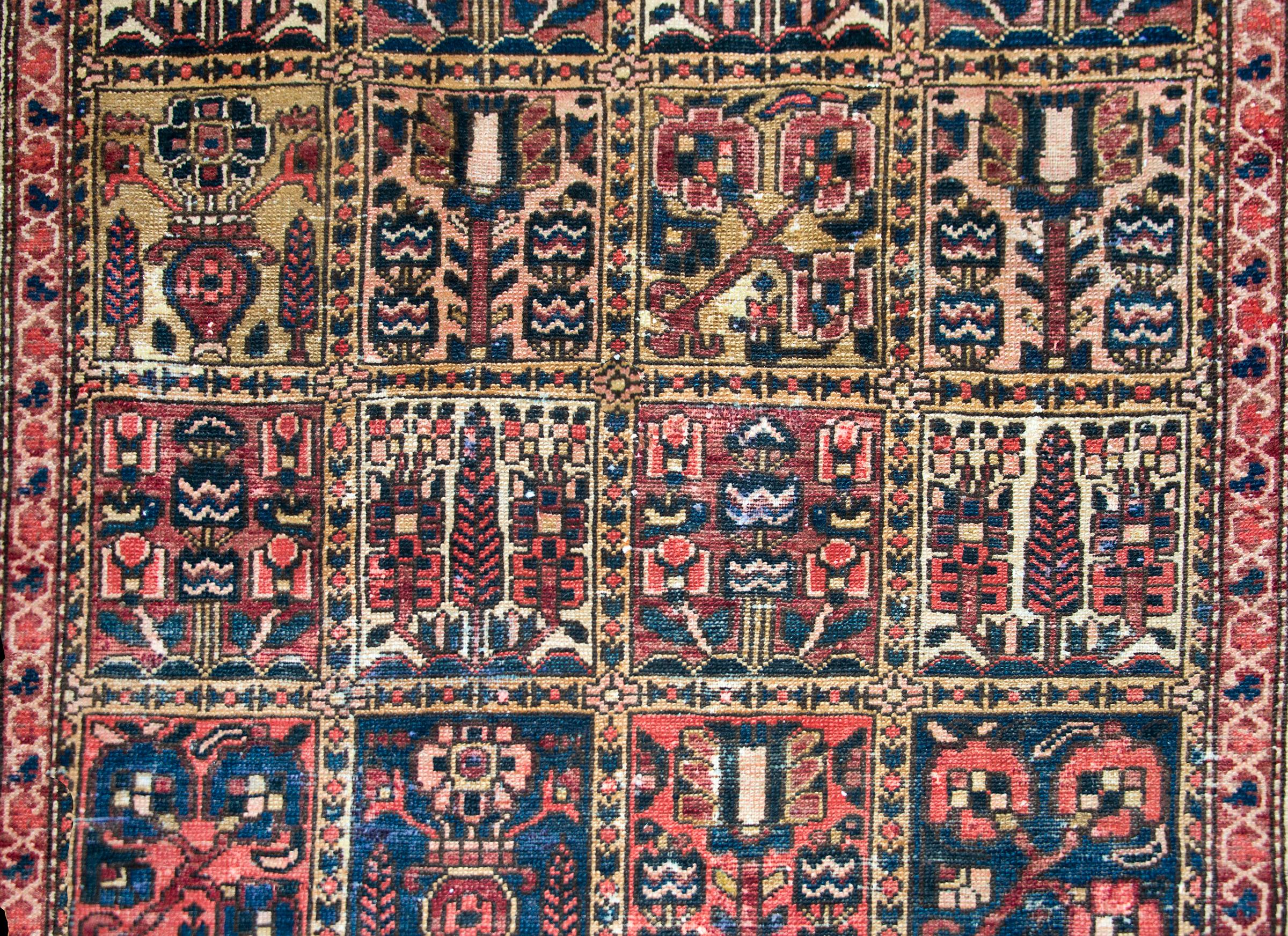 Early 20th Century Bakhtiari Rug For Sale 3