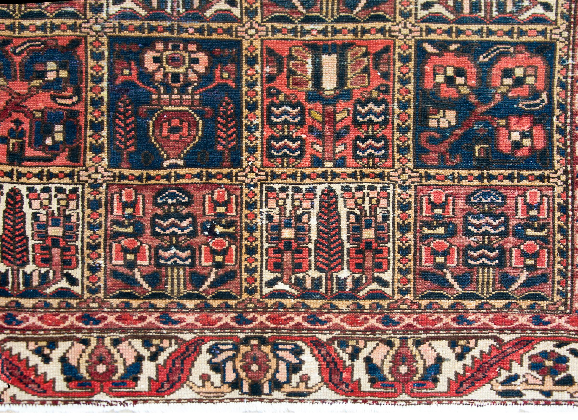 Early 20th Century Bakhtiari Rug For Sale 4