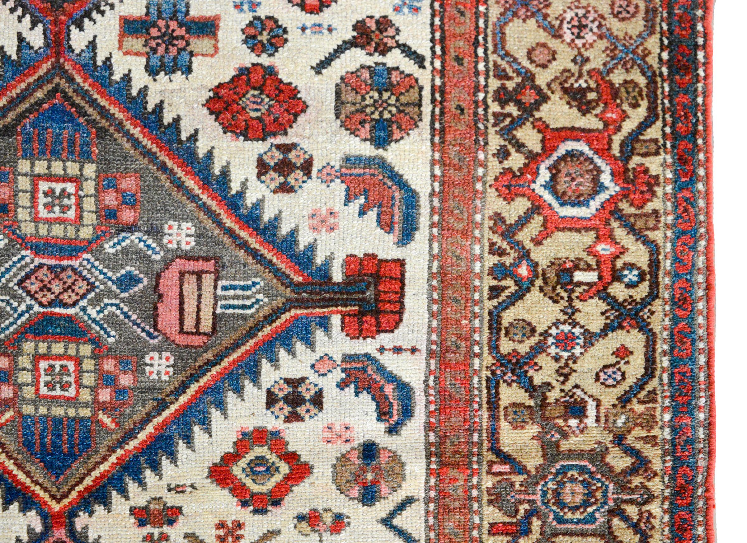 Bakhtiari-Teppich des frühen 20. Jahrhunderts (Wolle) im Angebot
