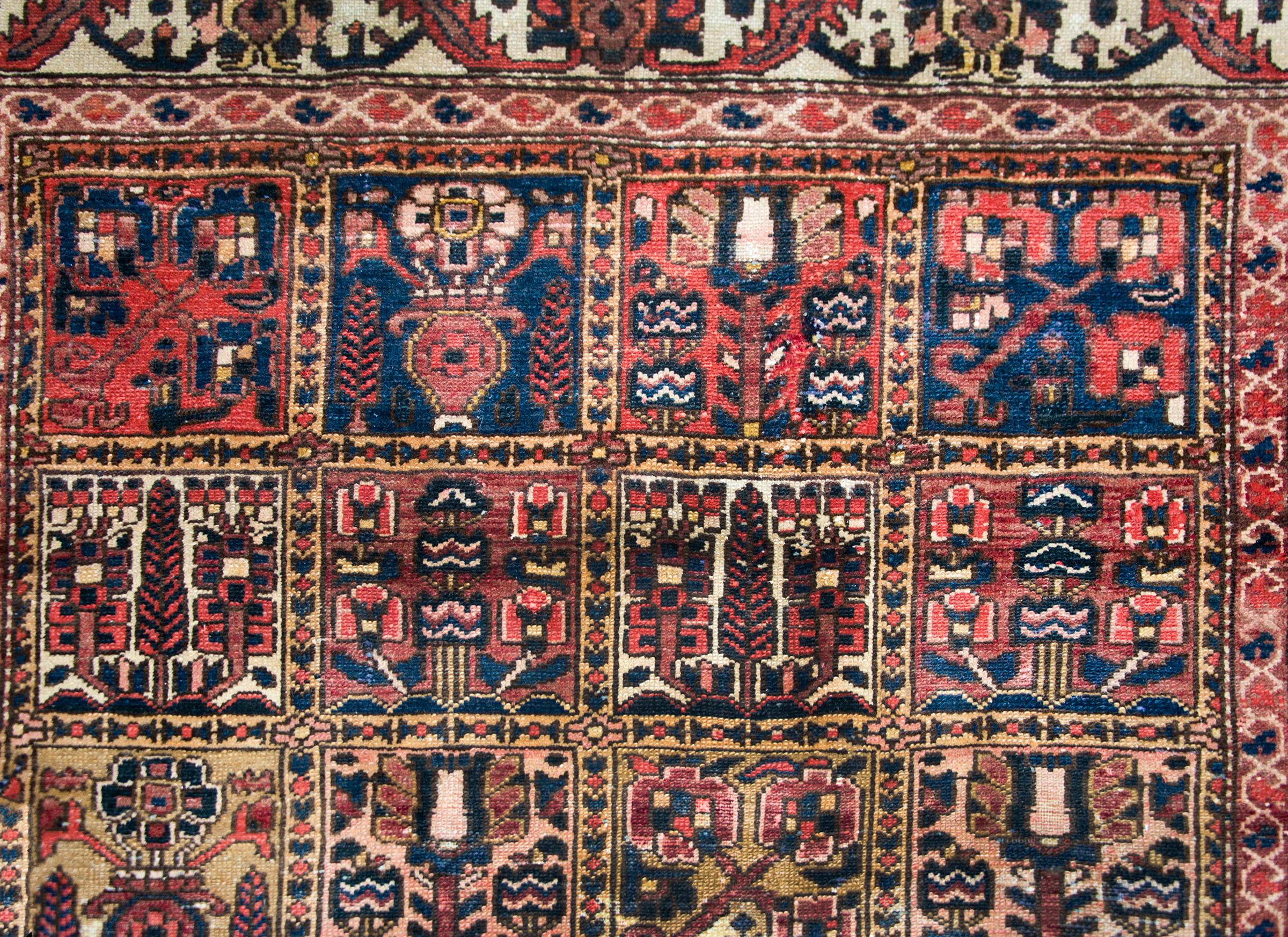 Early 20th Century Bakhtiari Rug For Sale 2