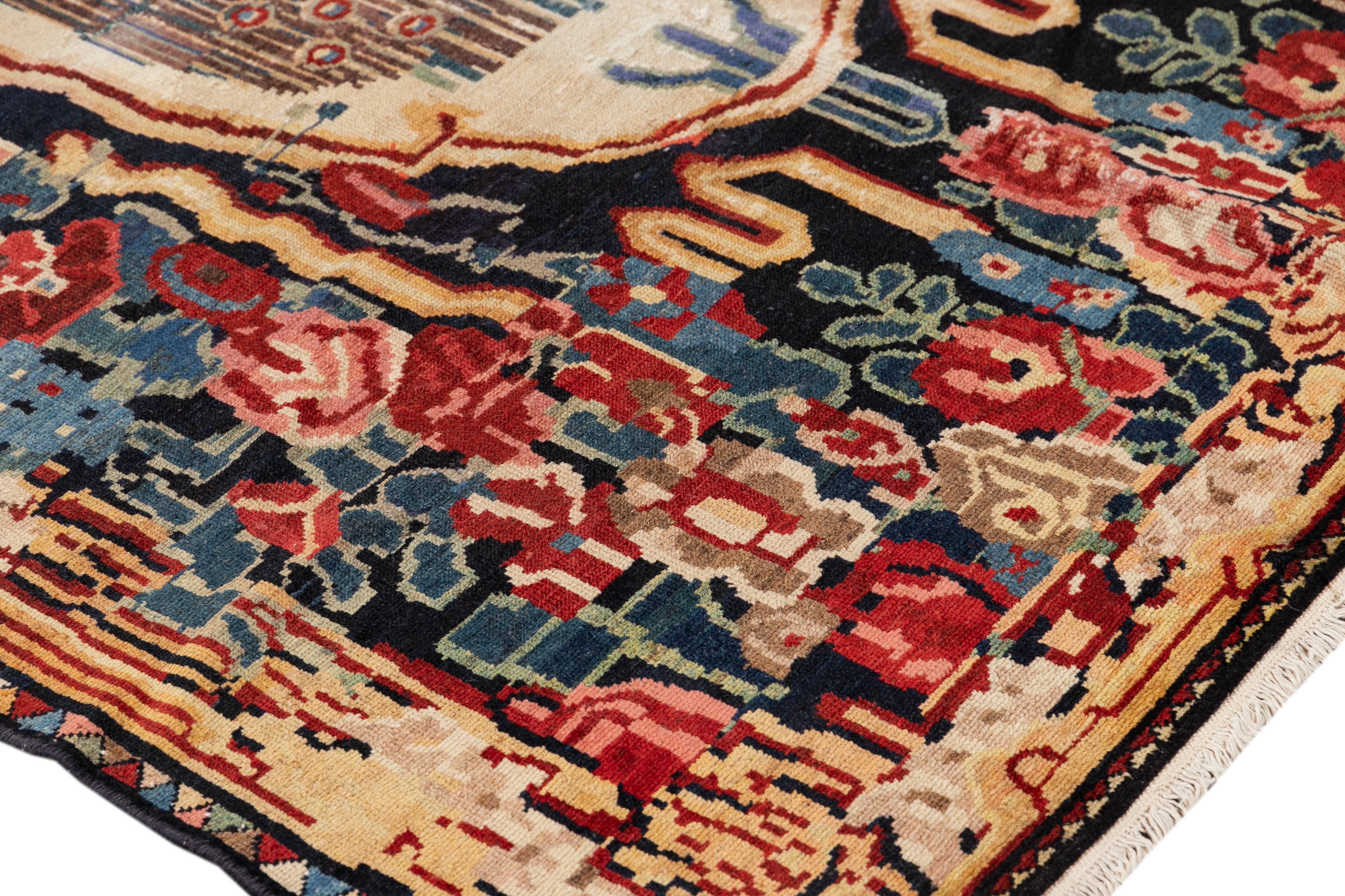 Early 20th Century Bakhtiari Scatter Rug For Sale 4