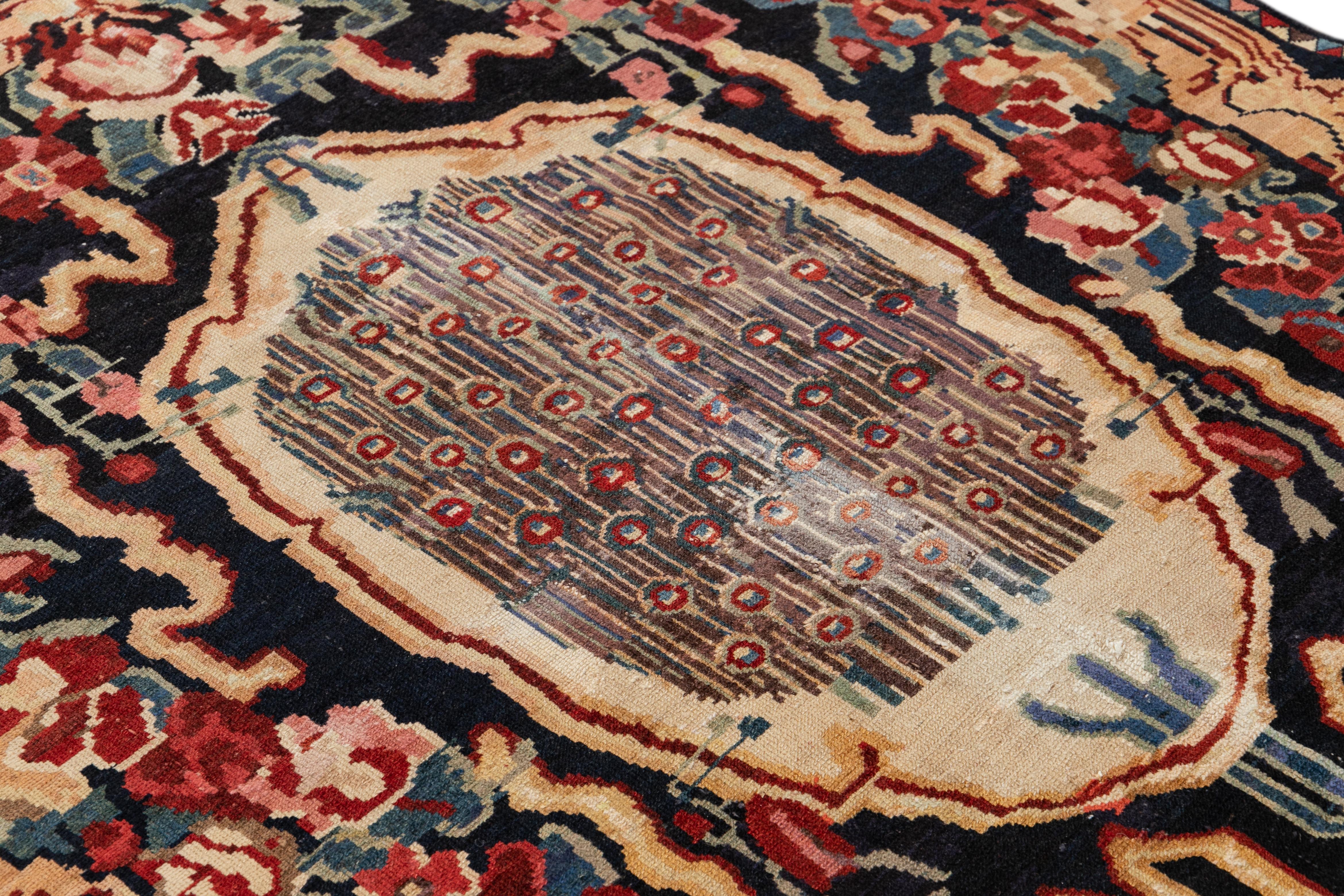 Early 20th Century Bakhtiari Scatter Rug For Sale 5