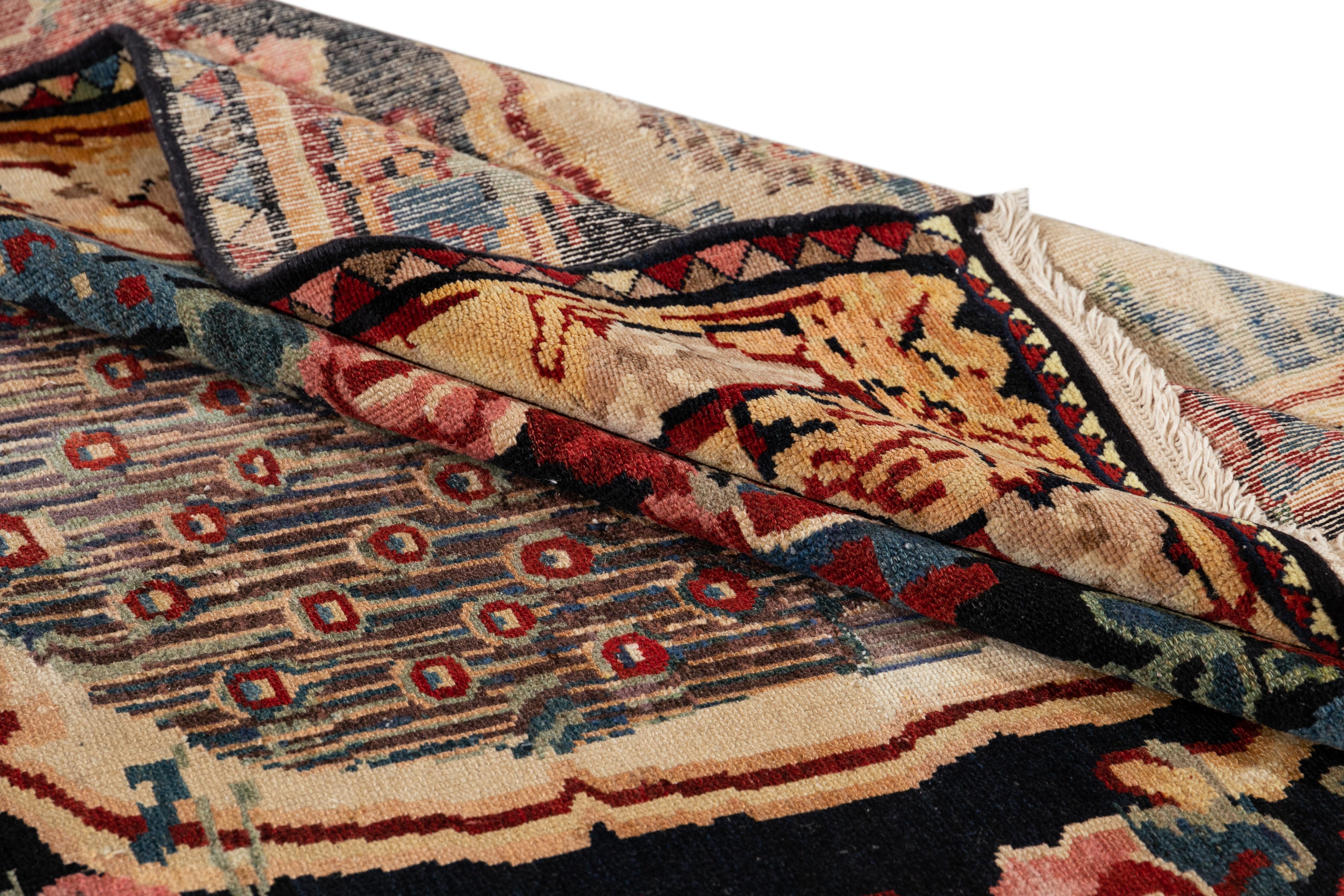 Early 20th Century Bakhtiari Scatter Rug In Good Condition For Sale In Norwalk, CT