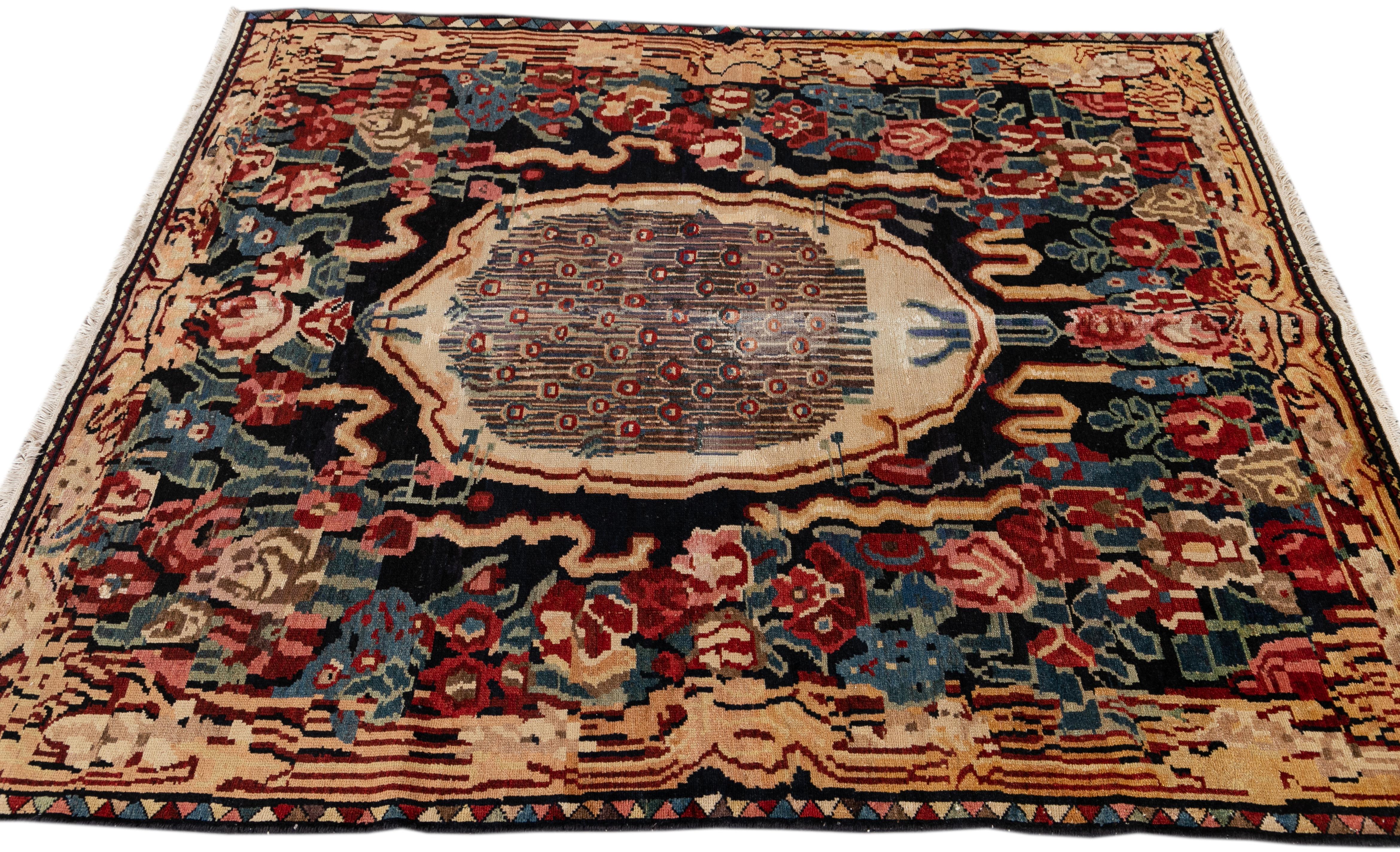 Early 20th Century Bakhtiari Scatter Rug For Sale 1