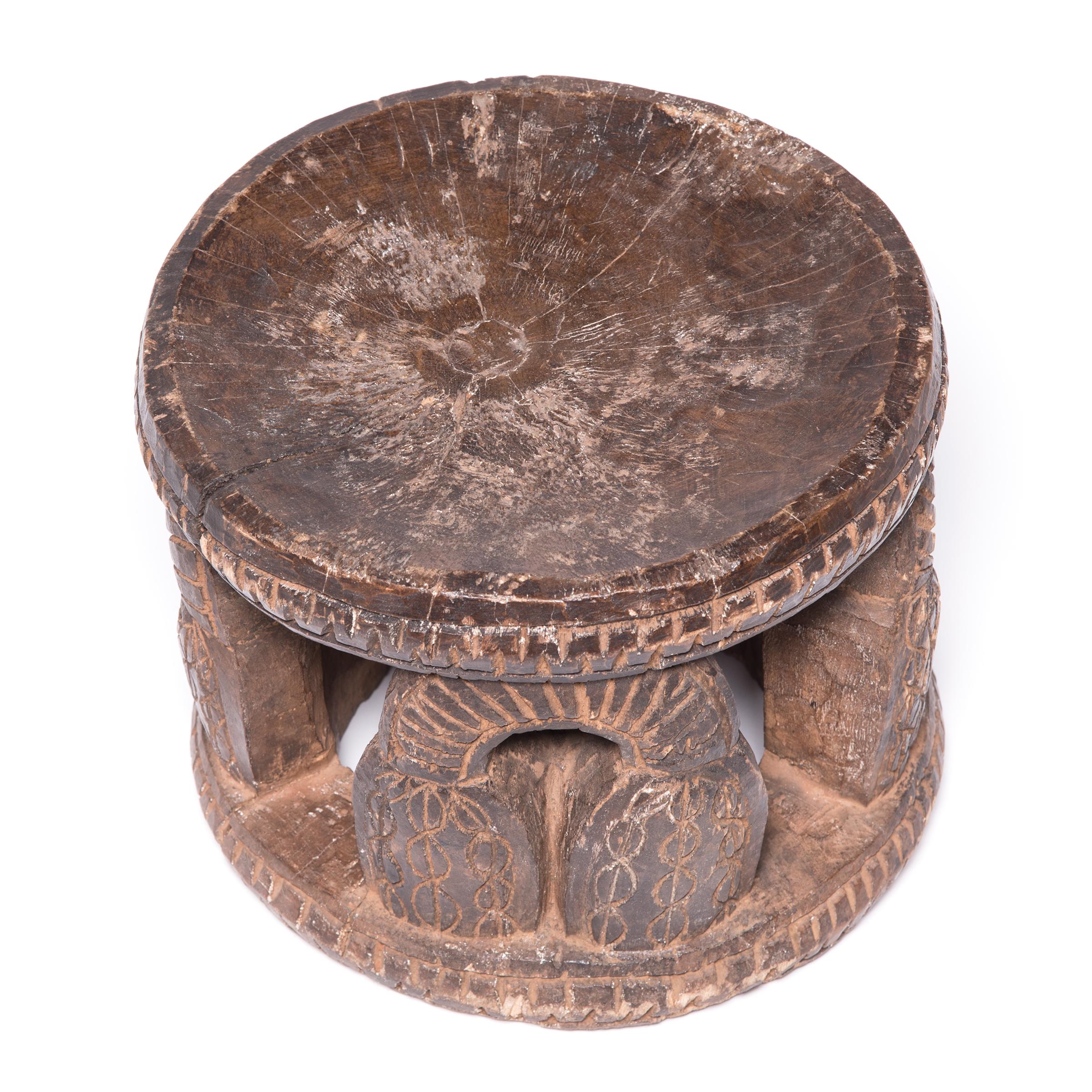 Early 20th Century Bamileke Double Bell Stool In Good Condition In Chicago, IL