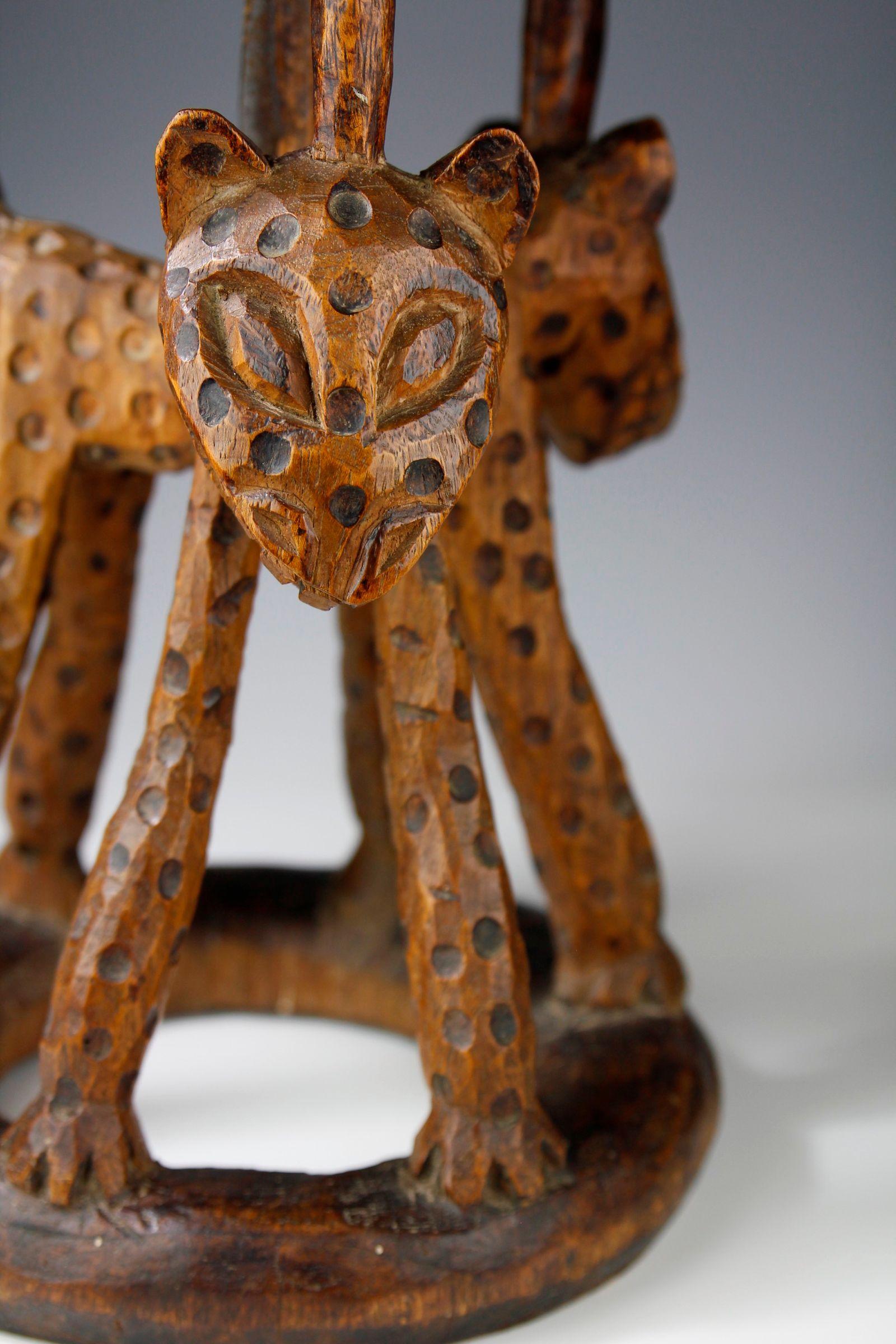 Early 20th Century Bamileke Stool Featuring Leopards, Cameroon In Good Condition In London, GB