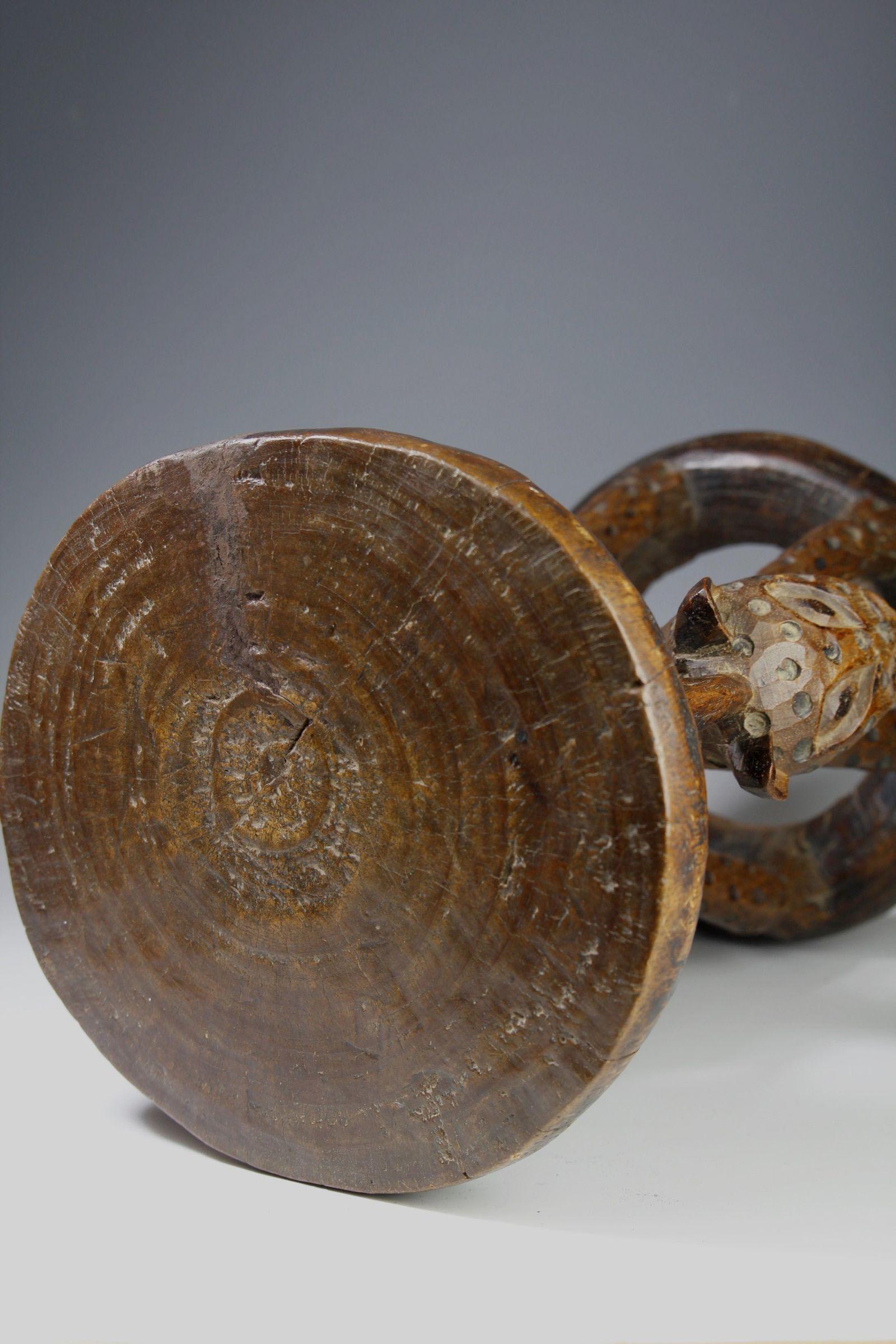 Early 20th Century Bamileke Stool Featuring Leopards, Cameroon 1