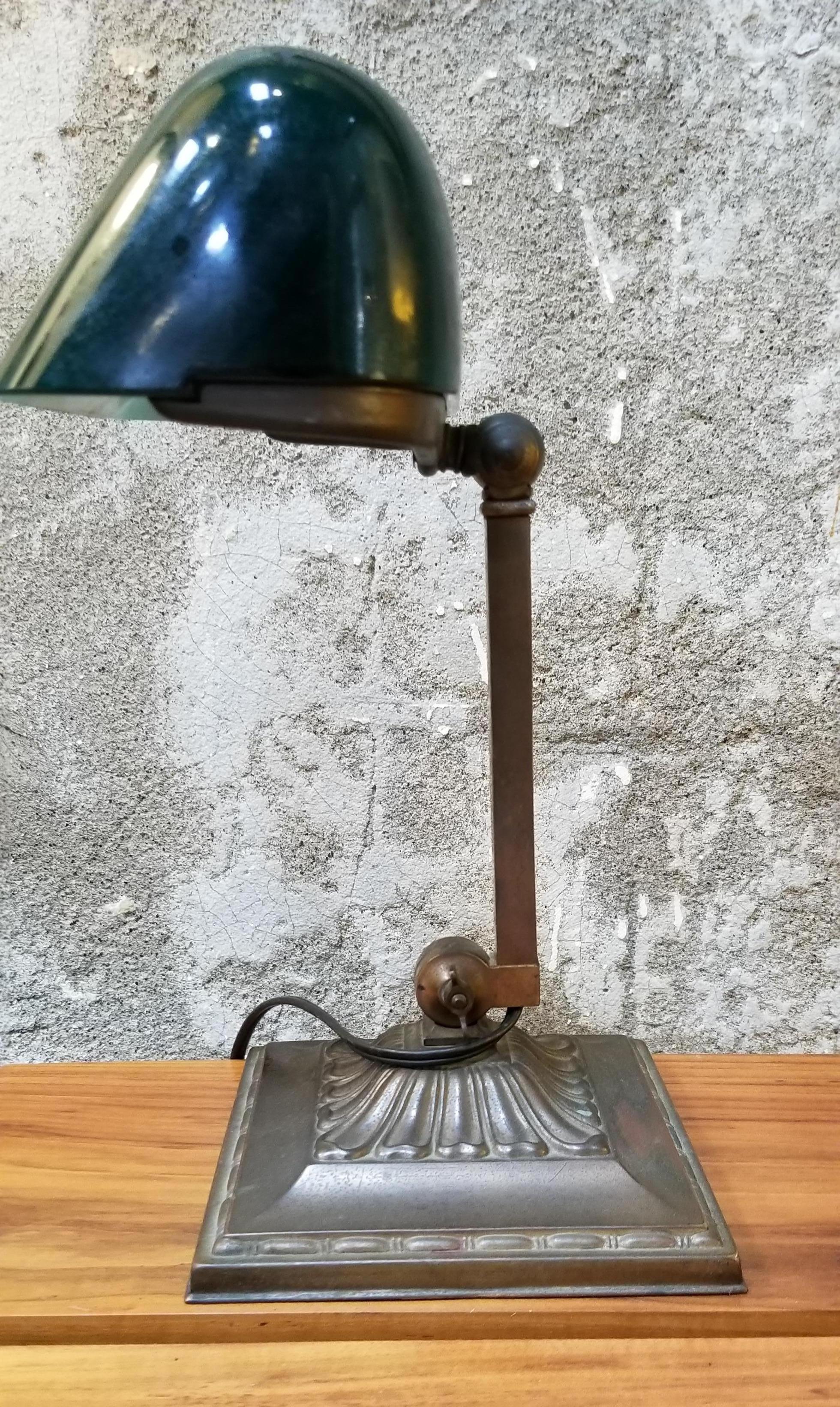 emeralite lamp