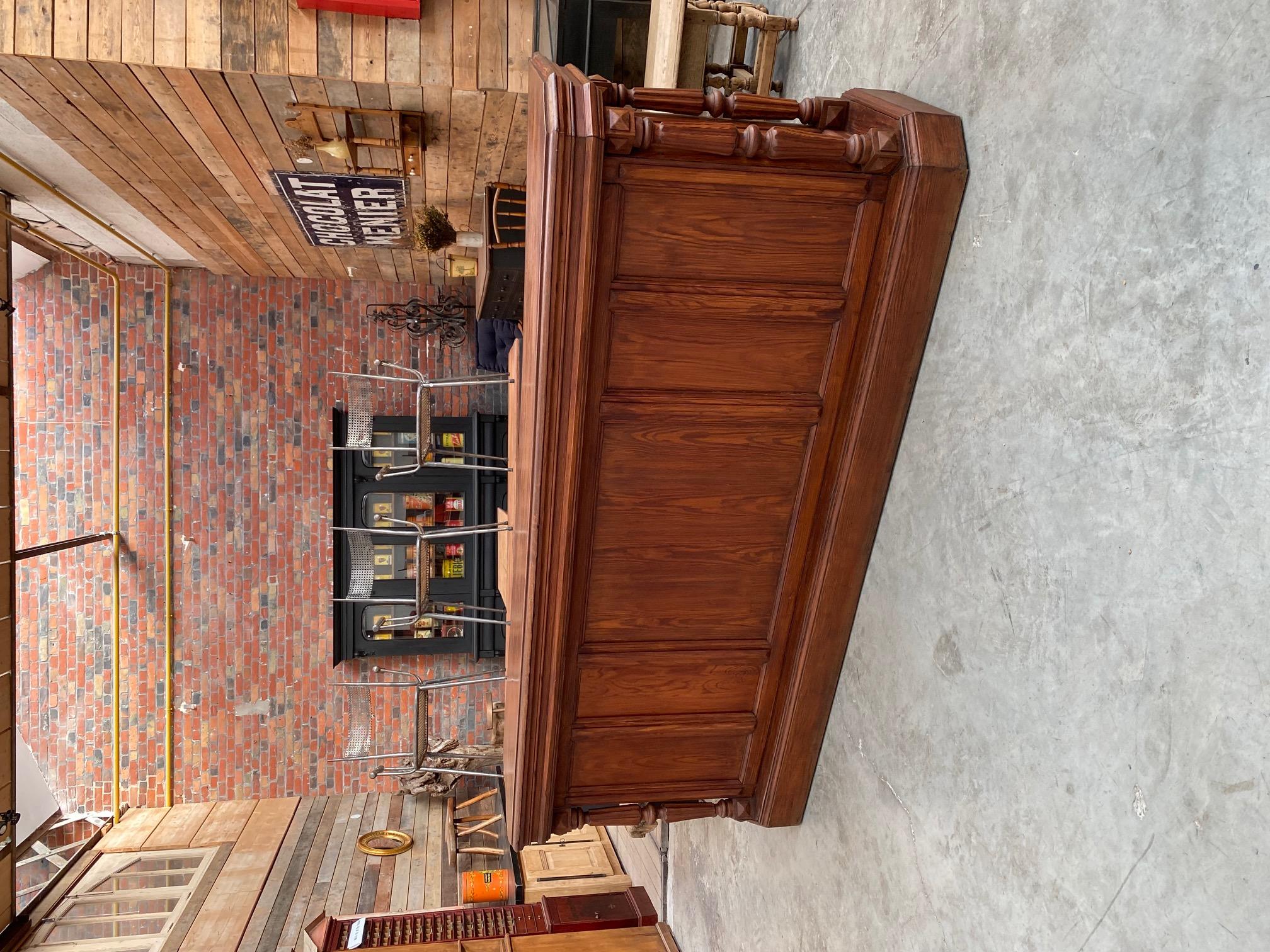 Early 20th Century Bar Counter In Excellent Condition In WARNETON, FR