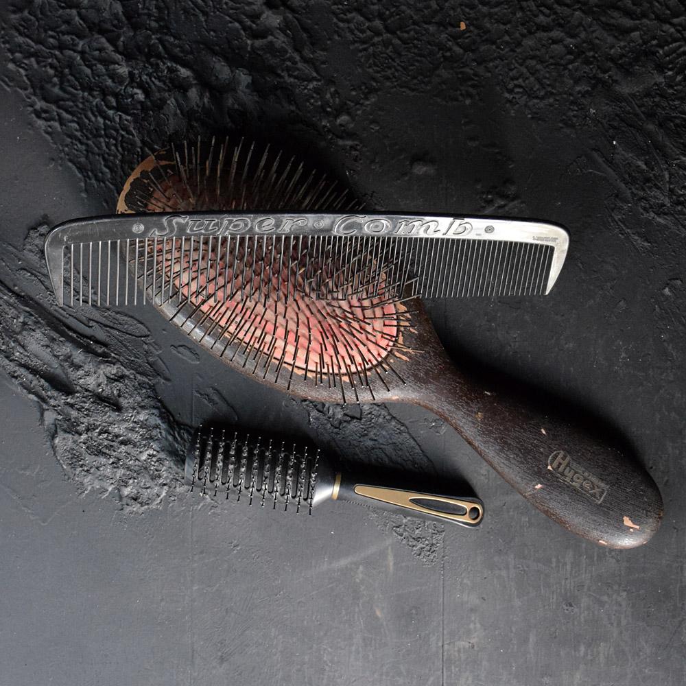 British Early 20th century barbers point of sale hair comb and brush For Sale