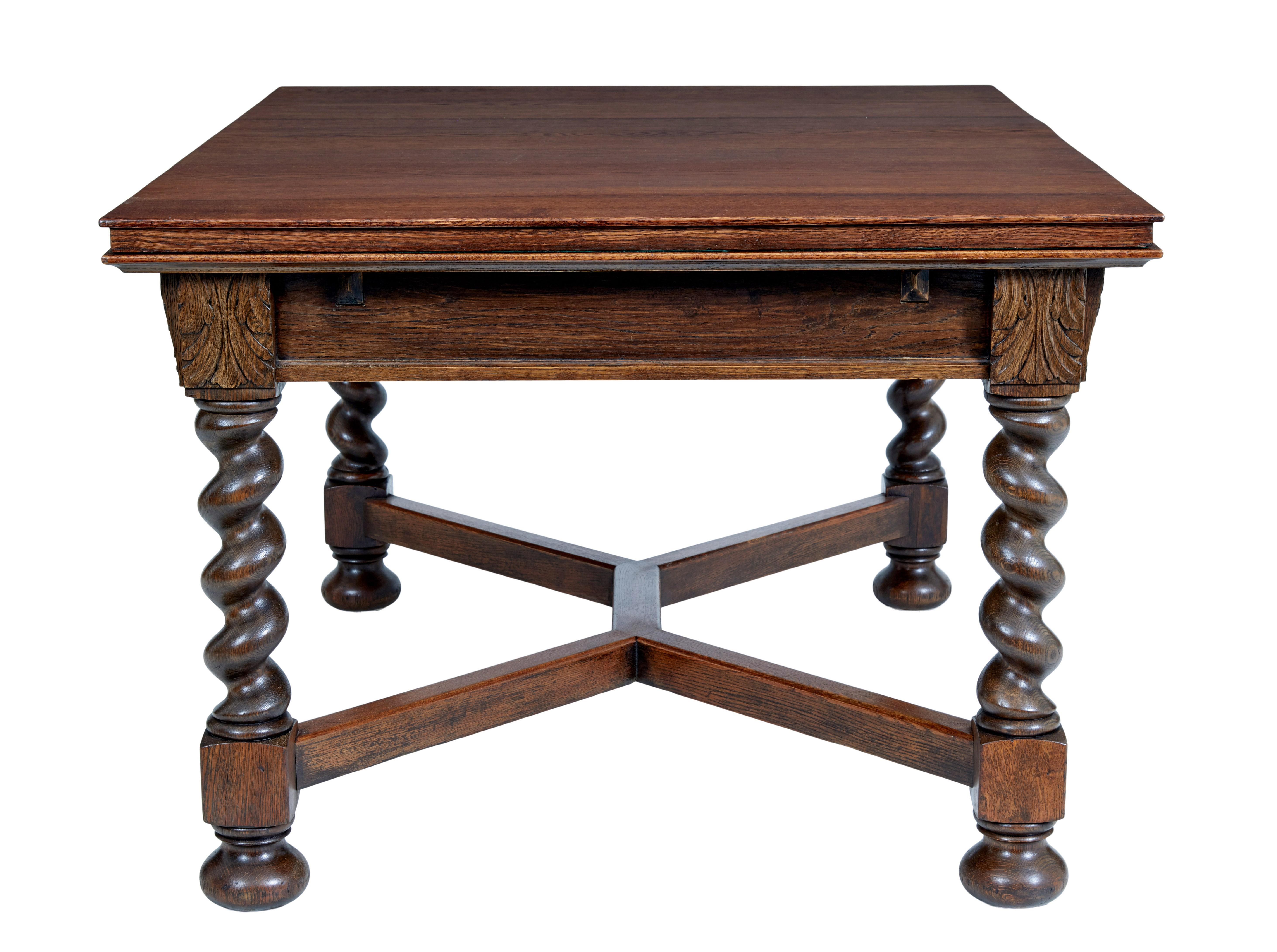 Mesa de comedor extensible de roble de renacimiento barroco de principios del siglo XX Roble en venta