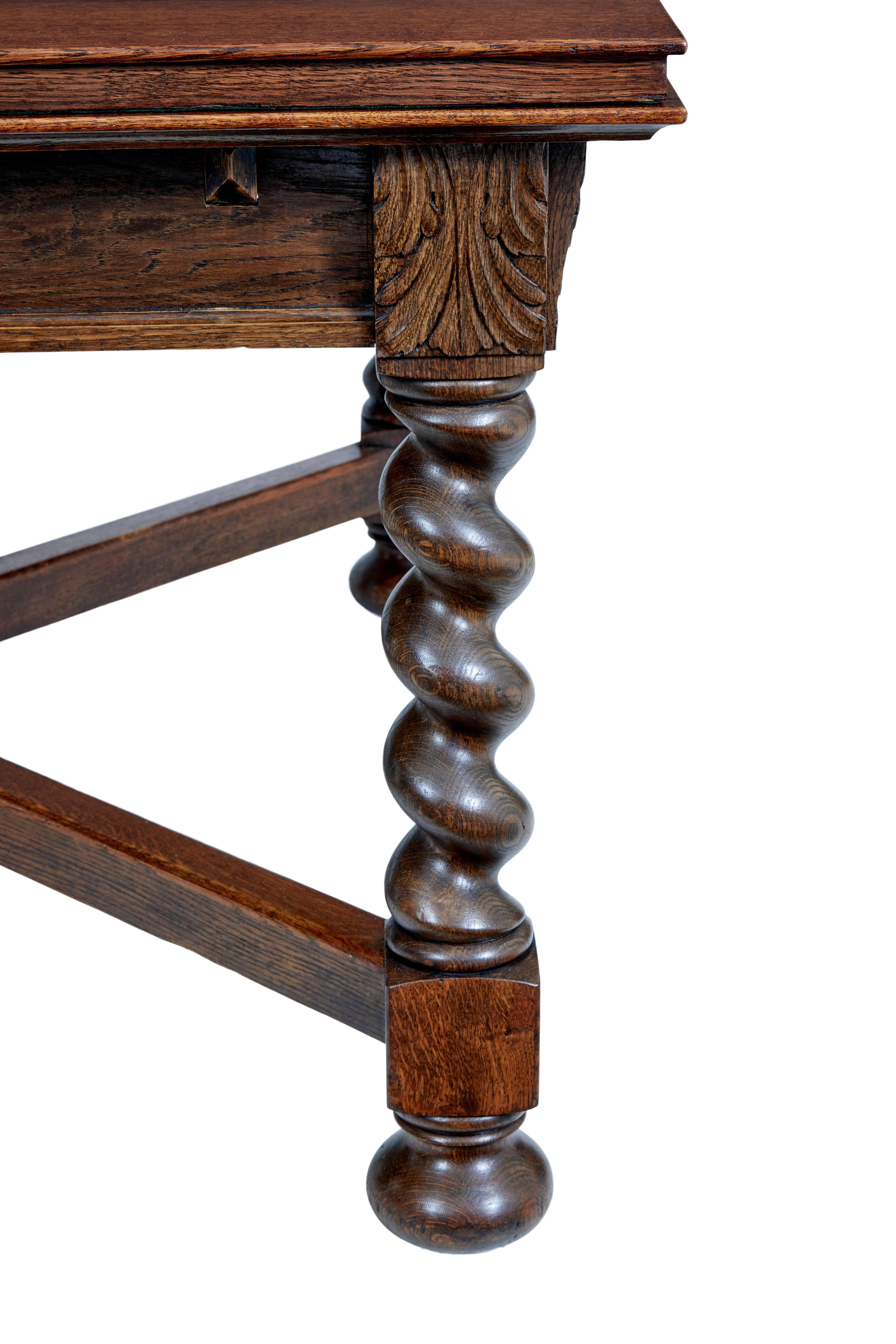 Mesa de comedor extensible de roble de renacimiento barroco de principios del siglo XX en venta 1