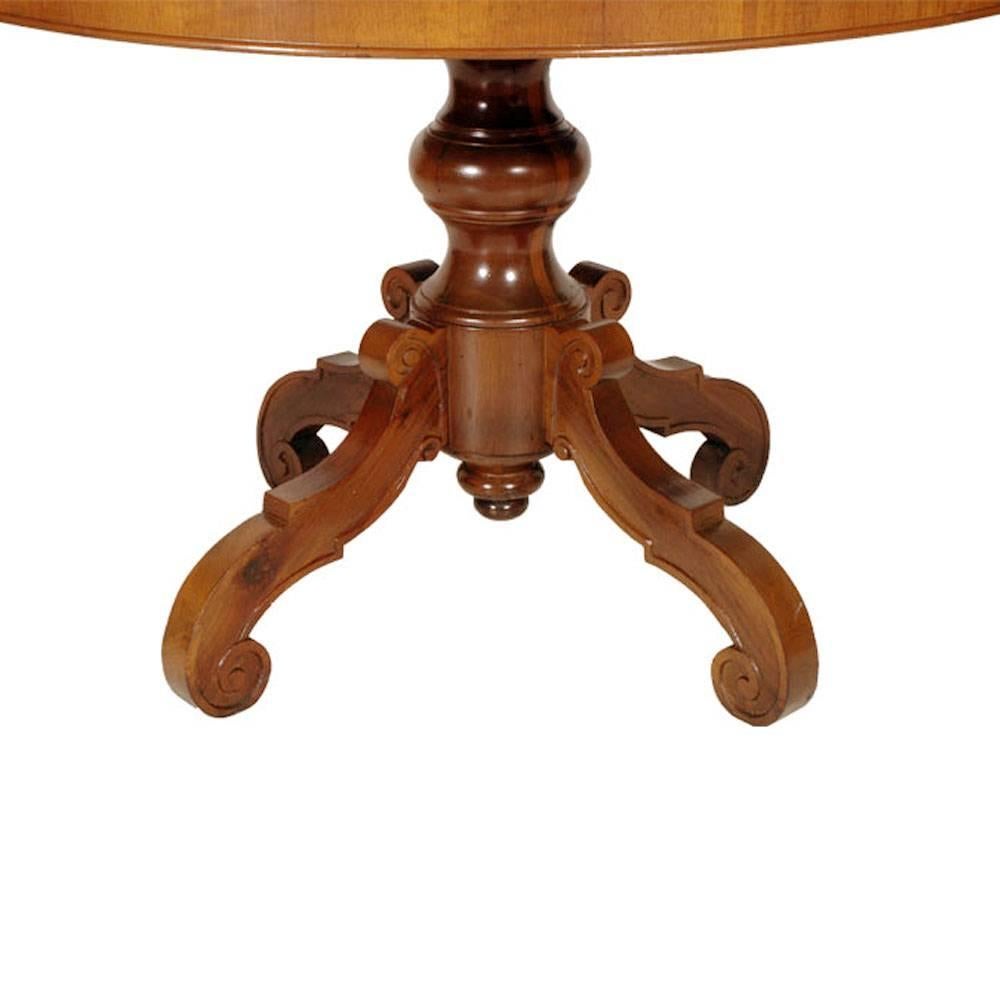 1920s Baroque Revival round table in solid hand-carved walnut the great central leg, walnut veneer top and apron. Polished to wax.

Measures cm: Height 80, diameter 120.