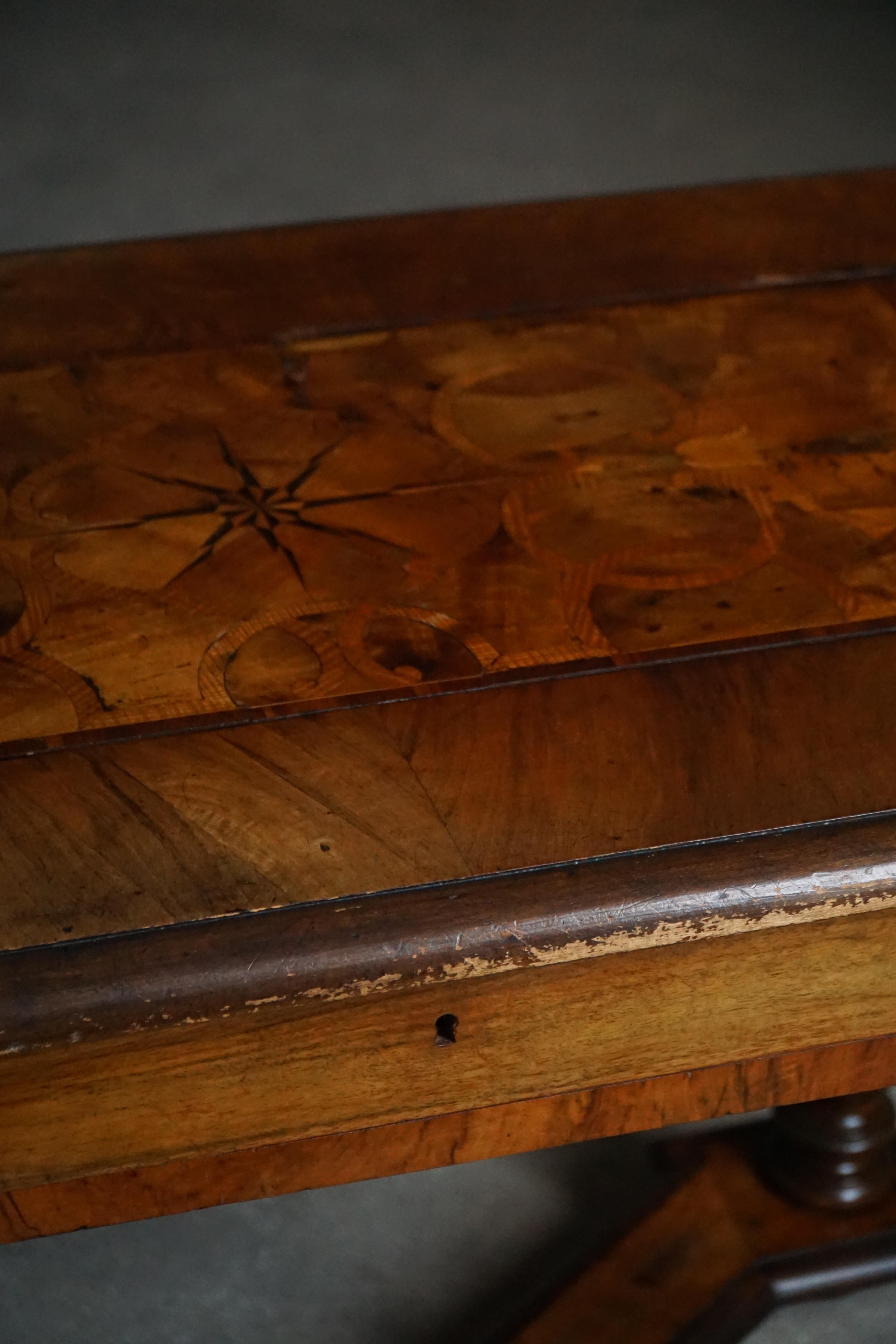 Danois Début du 20e siècle, bureau de style baroque, réalisé par un ébéniste danois en vente