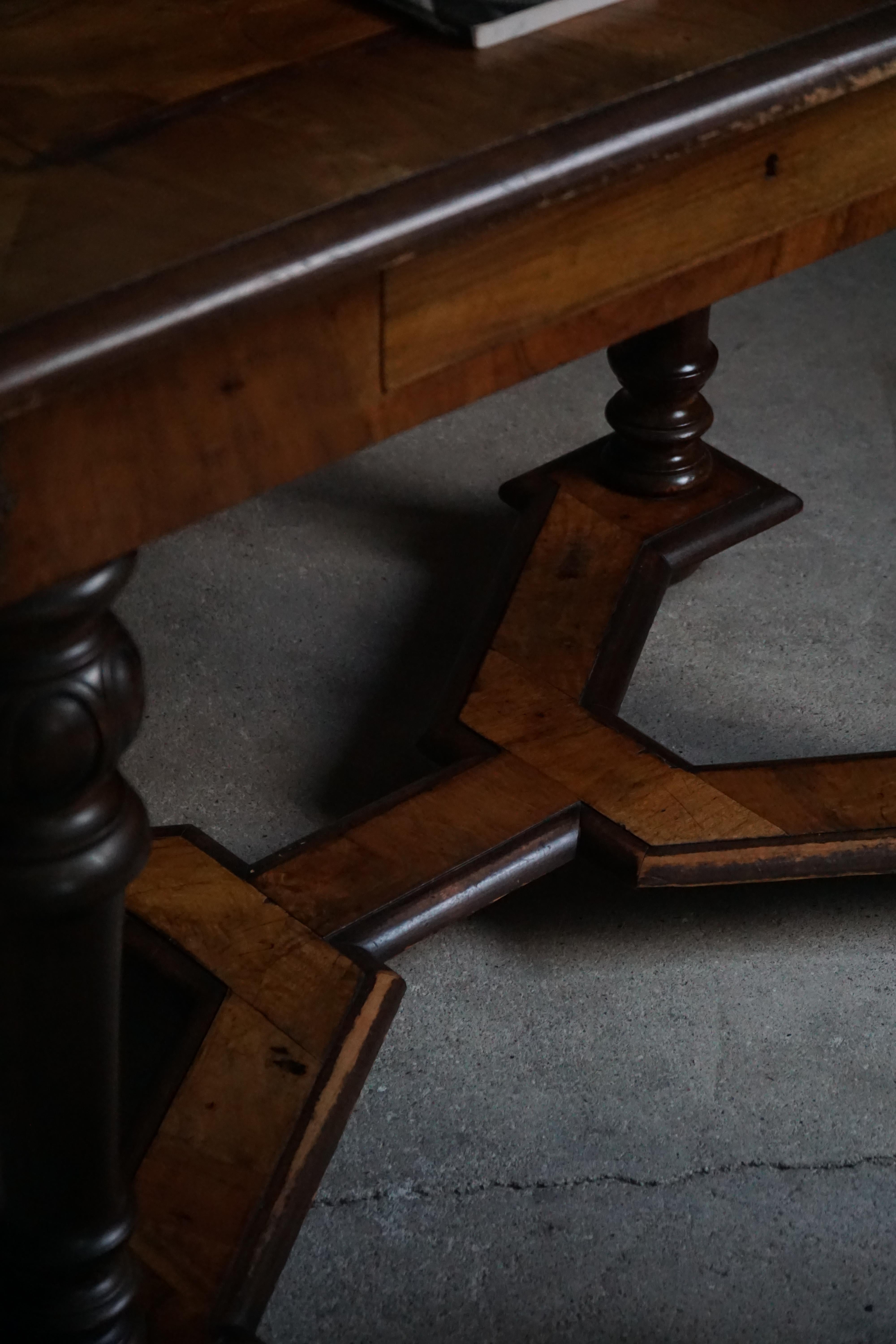 20ième siècle Début du 20e siècle, bureau de style baroque, réalisé par un ébéniste danois en vente