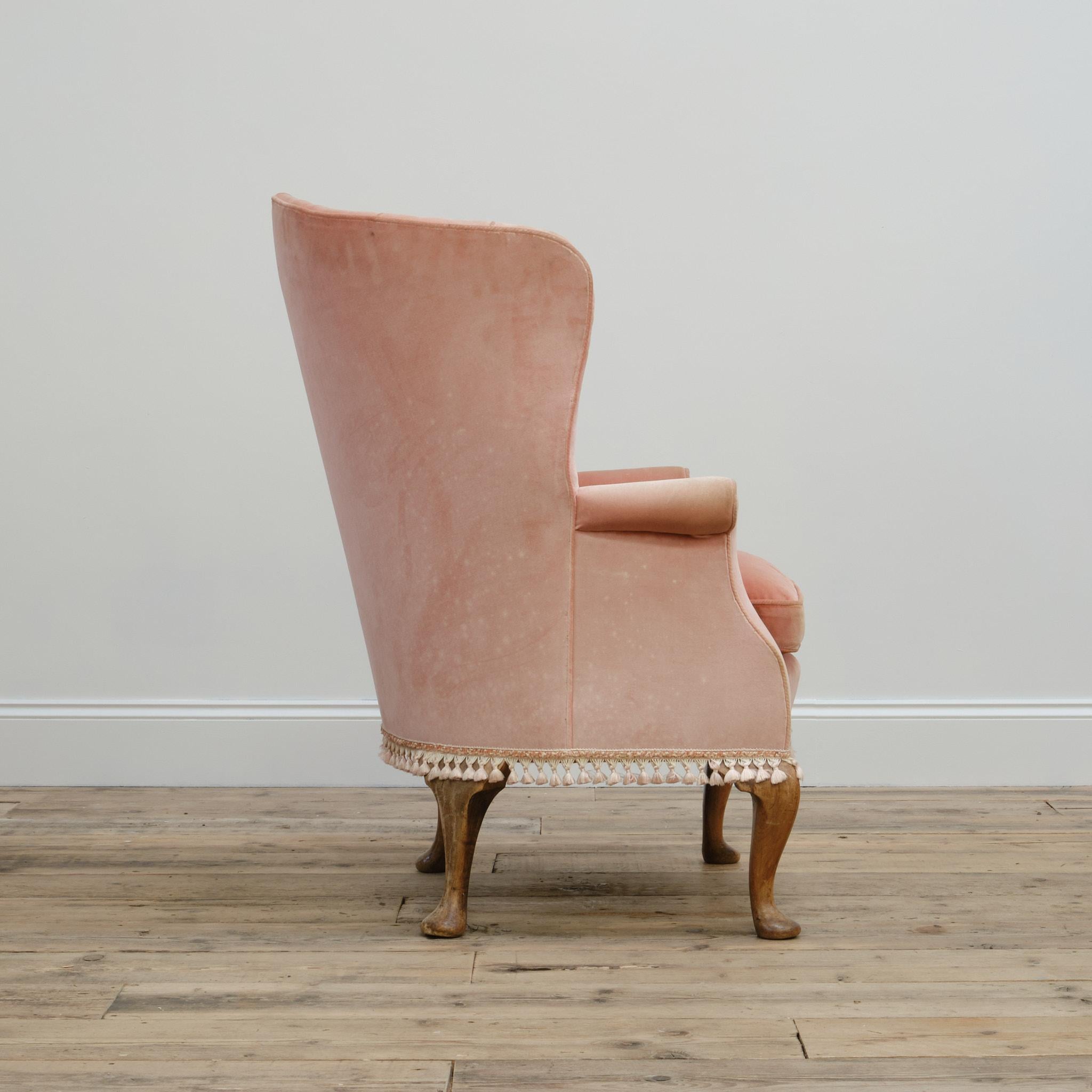 Sillón con respaldo de barril de principios del siglo XX Británico en venta