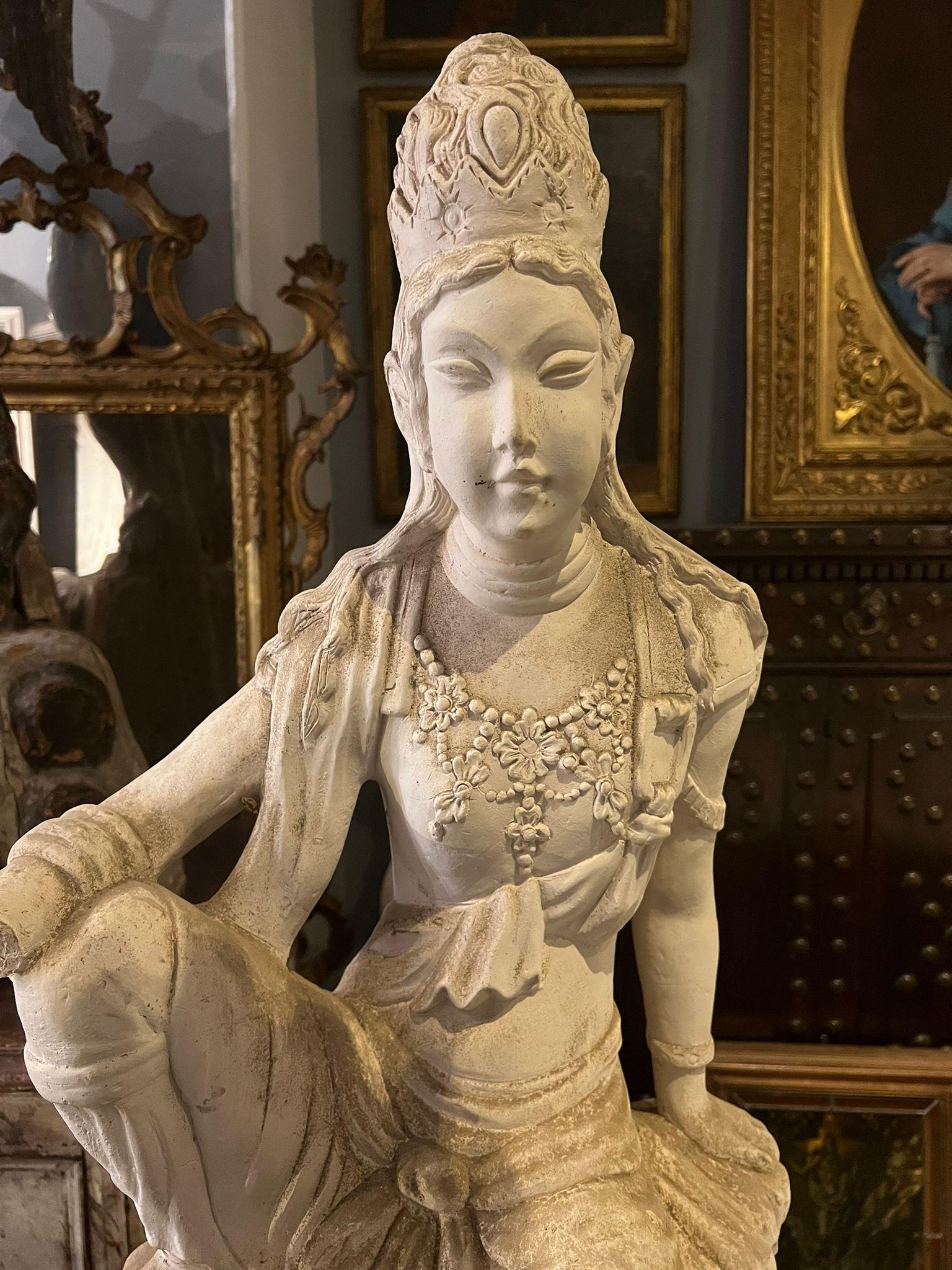 italien Début du 20e siècle Belle sculpture en terre cuite blanche  en vente