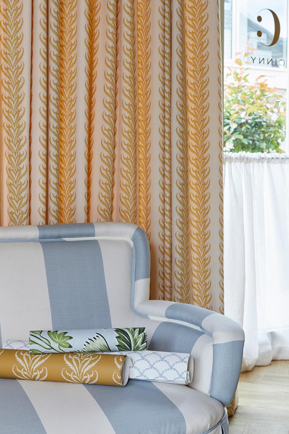 Schlafsofa aus dem frühen 20. Jahrhundert - restauriert & gepolstert in CINNY Arthur Stripe im Zustand „Hervorragend“ im Angebot in Cheltenham, GB