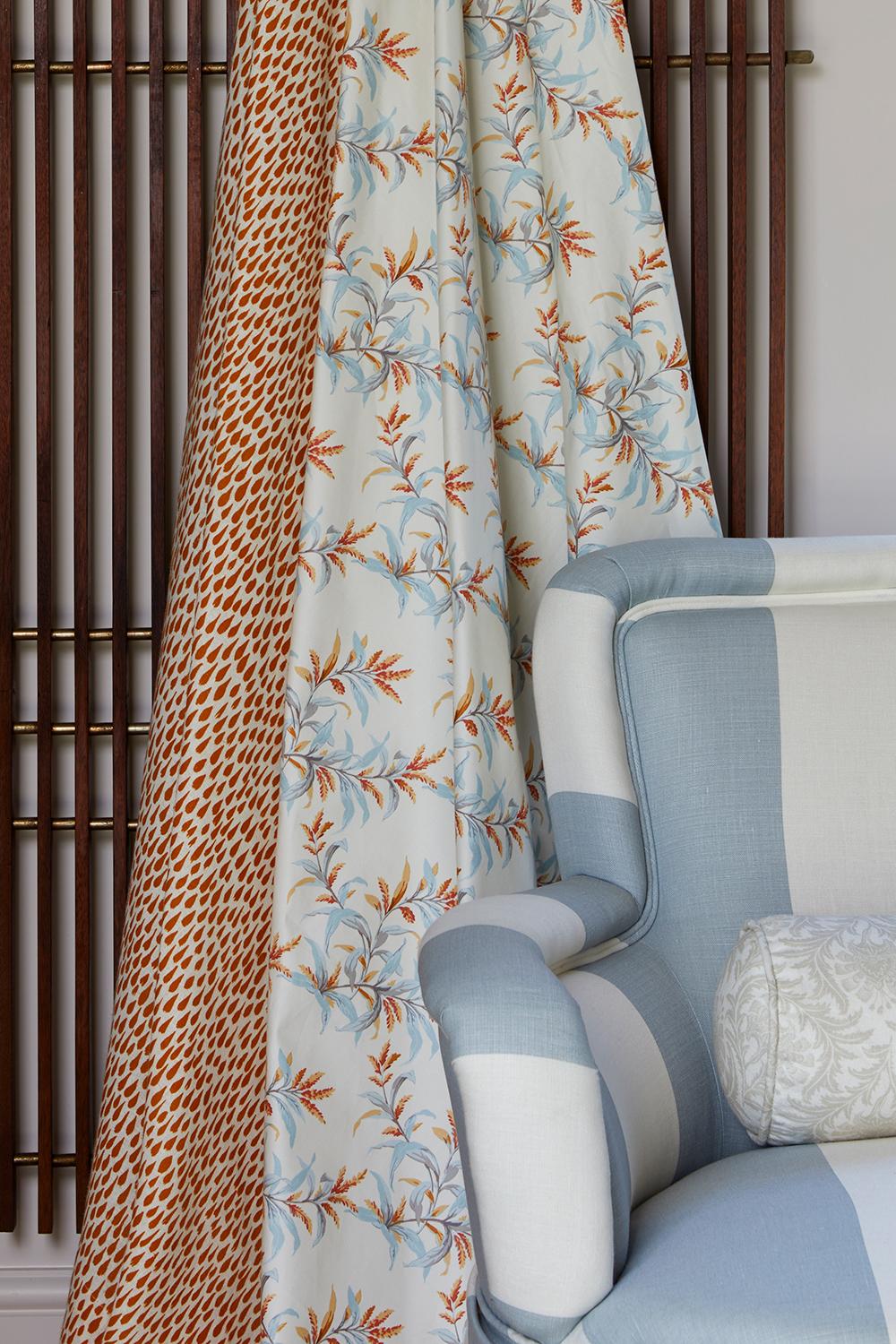 Schlafsofa aus dem frühen 20. Jahrhundert - restauriert & gepolstert in CINNY Arthur Stripe im Angebot 1