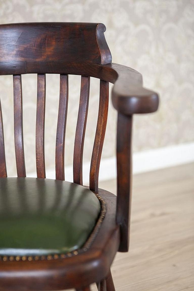 Cuir Chaise de bureau en hêtre du début du 20e siècle avec assise en cuir en vente