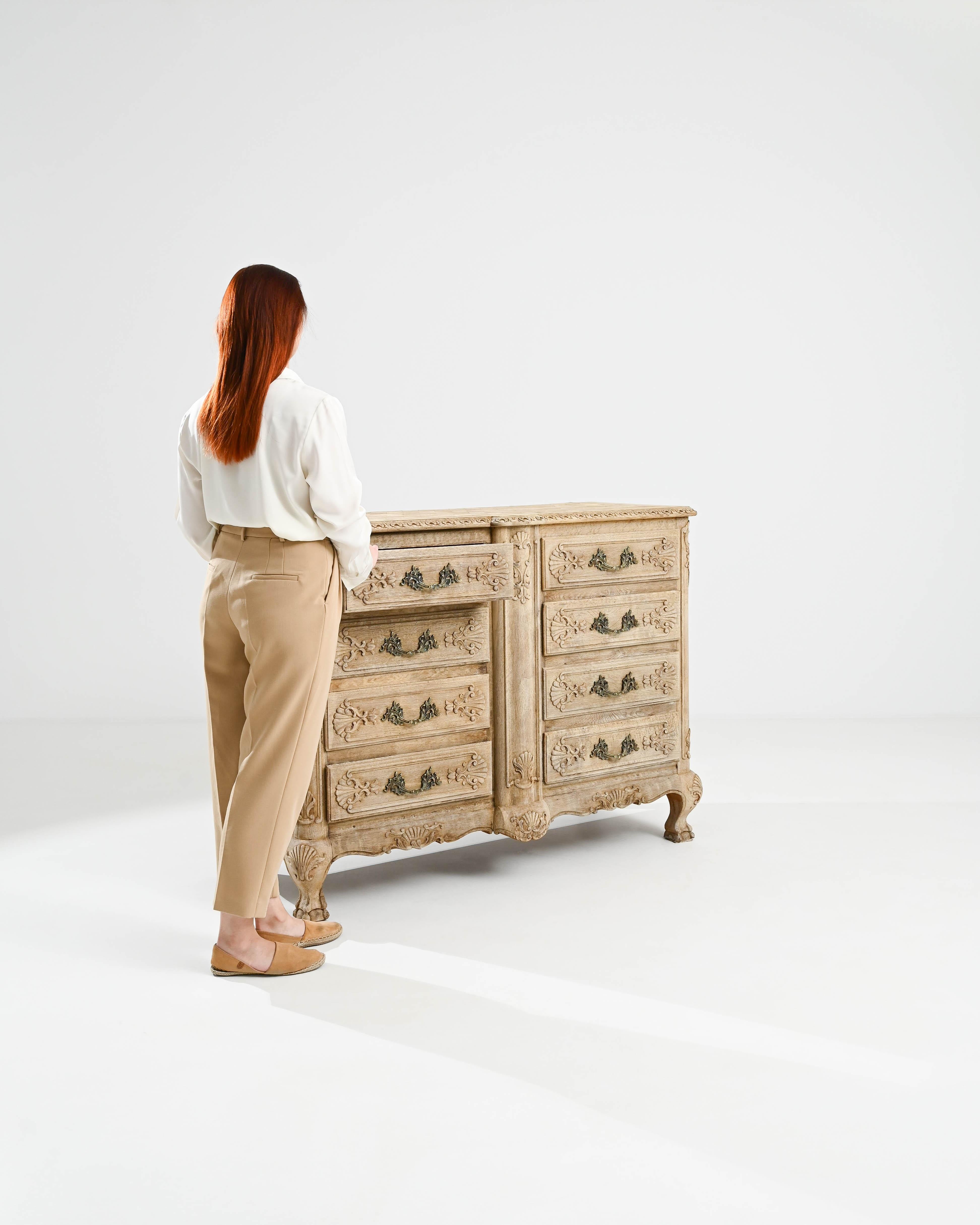 Early 20th Century Belgian Bleached Oak Chest Of Drawers For Sale 1
