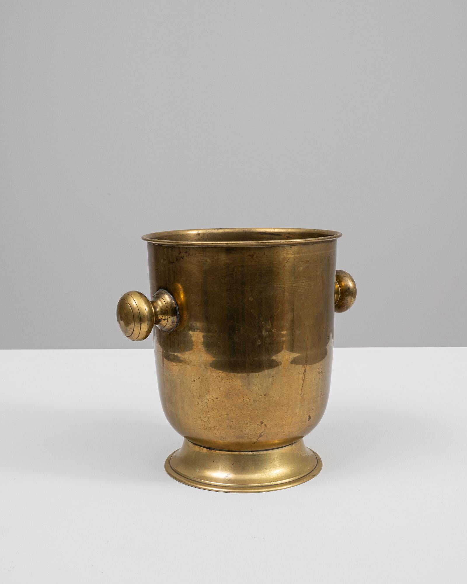 Early 20th Century Belgian Brass Ice Bucket In Good Condition In High Point, NC