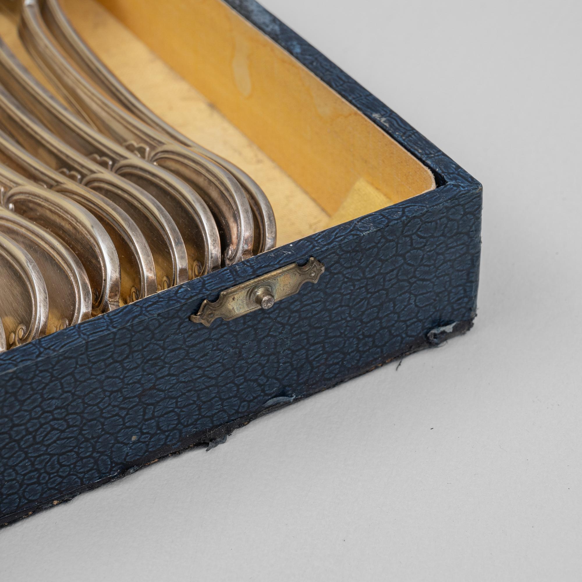 20ième siècle Set de cuillères et de fourchettes belge du début du 20e siècle dans une boîte en bois en vente
