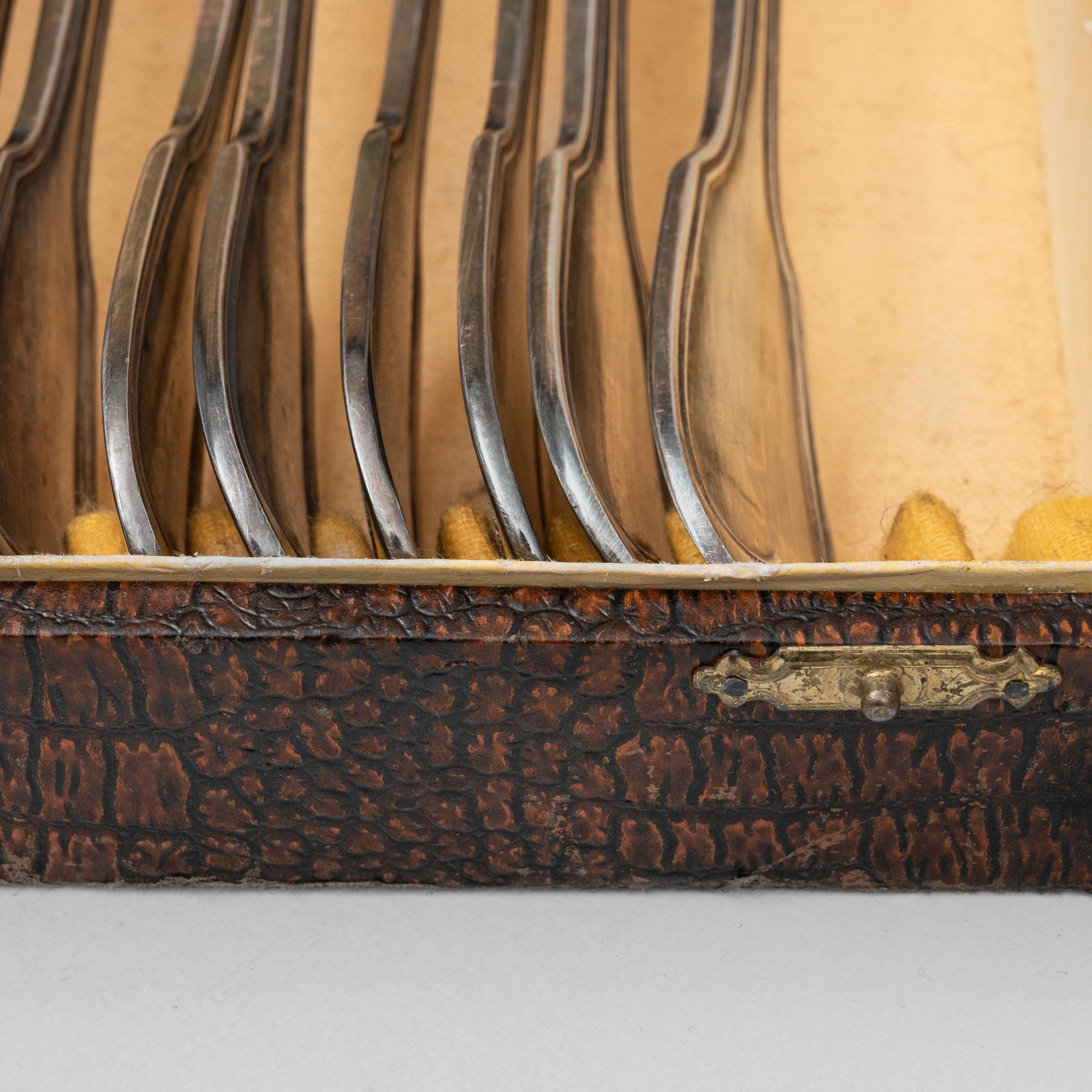 Early 20th Century French Set Of Spoons & Forks In Wooden Box 5