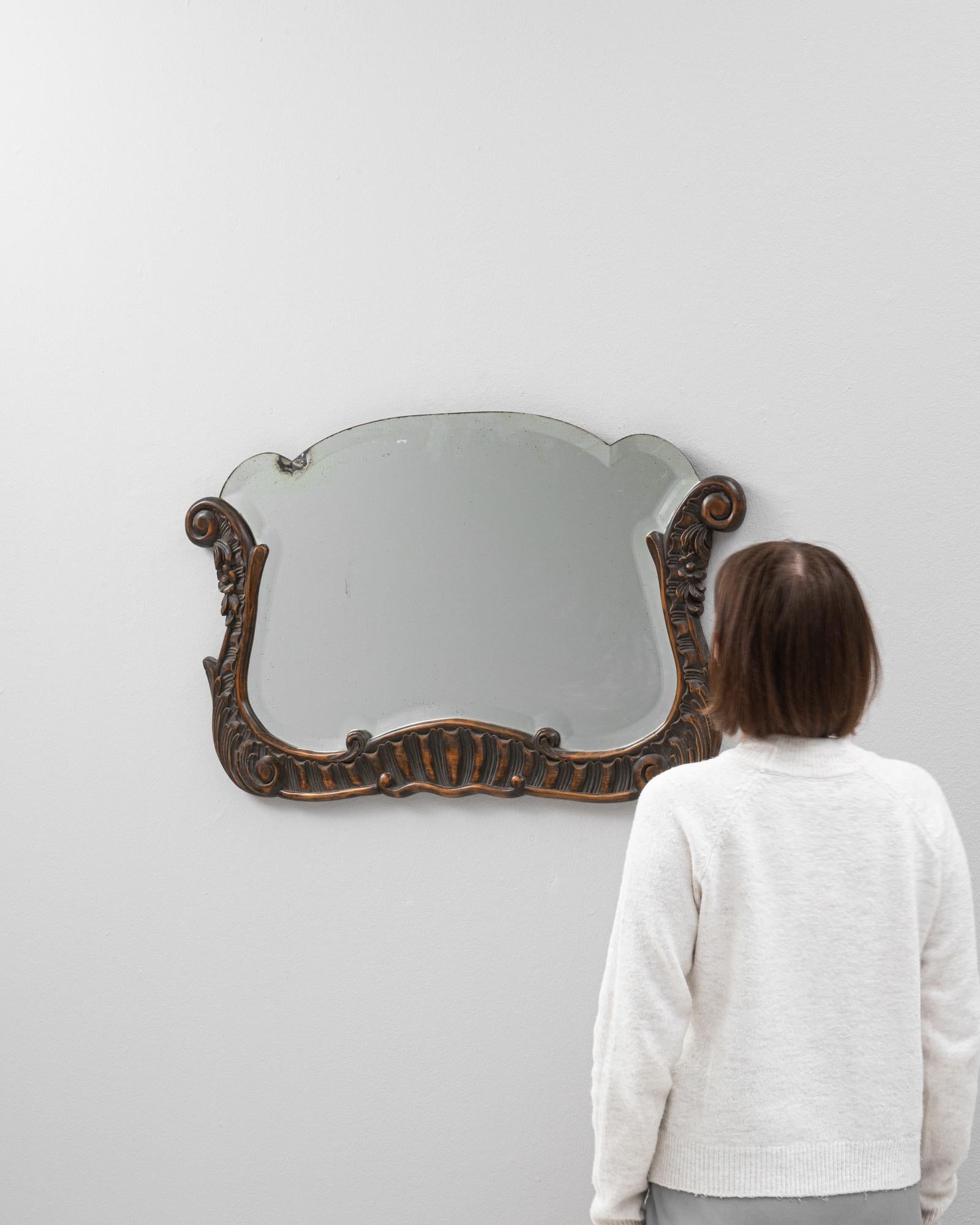 Miroir en bois belge du début du 20e siècle Bon état - En vente à High Point, NC