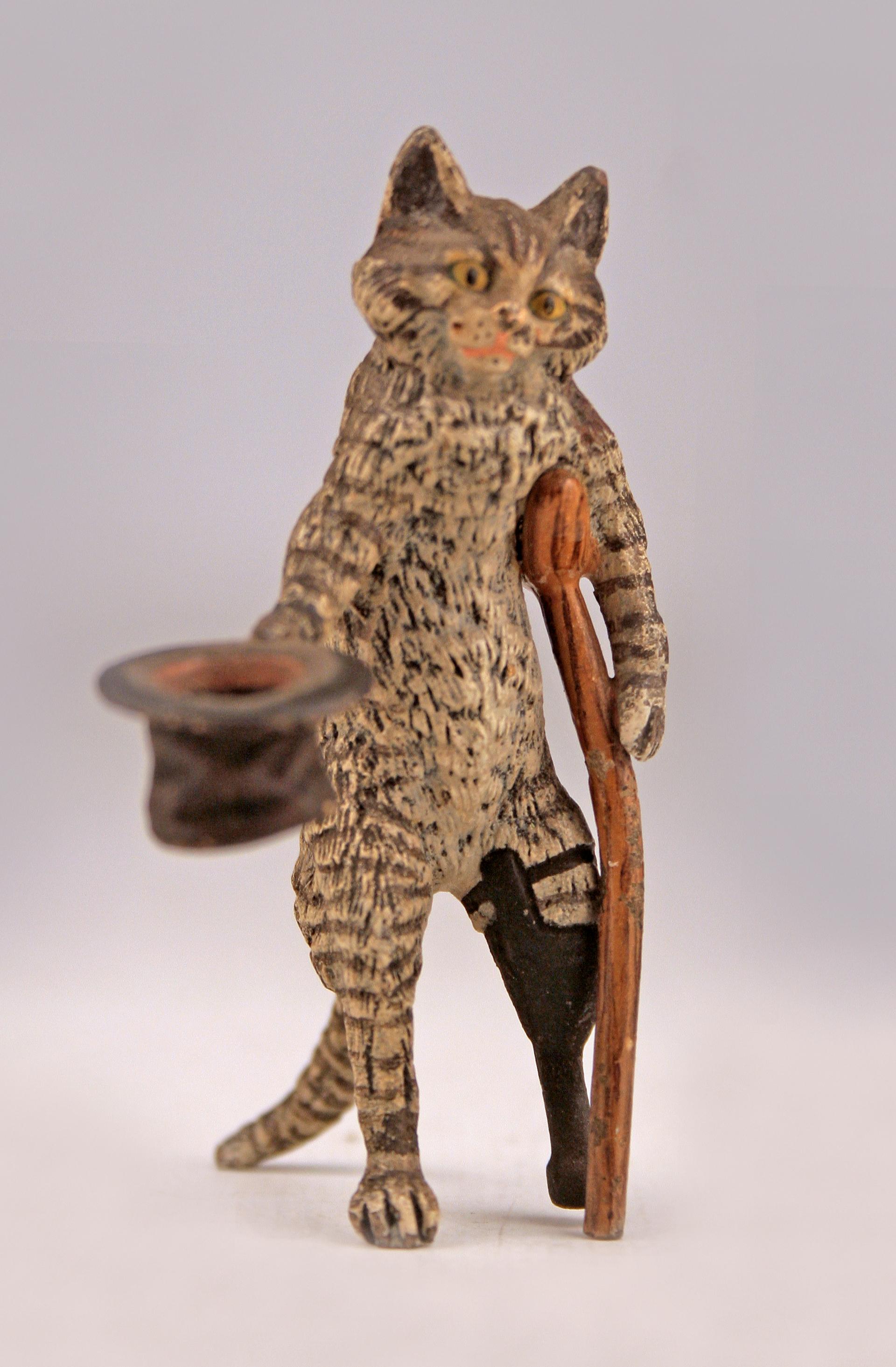 Copper Early 20th Century Belle Époque Bronze Beggar Cat by Austrian Franz Bergmann For Sale